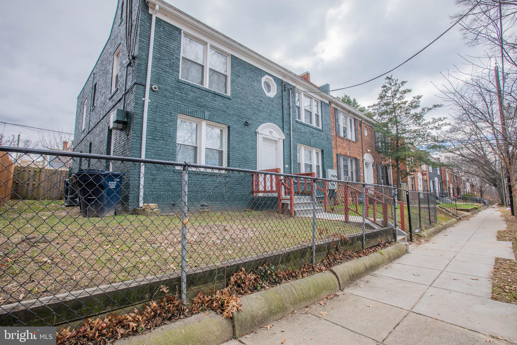 333 PARKLAND PLACE SE 1