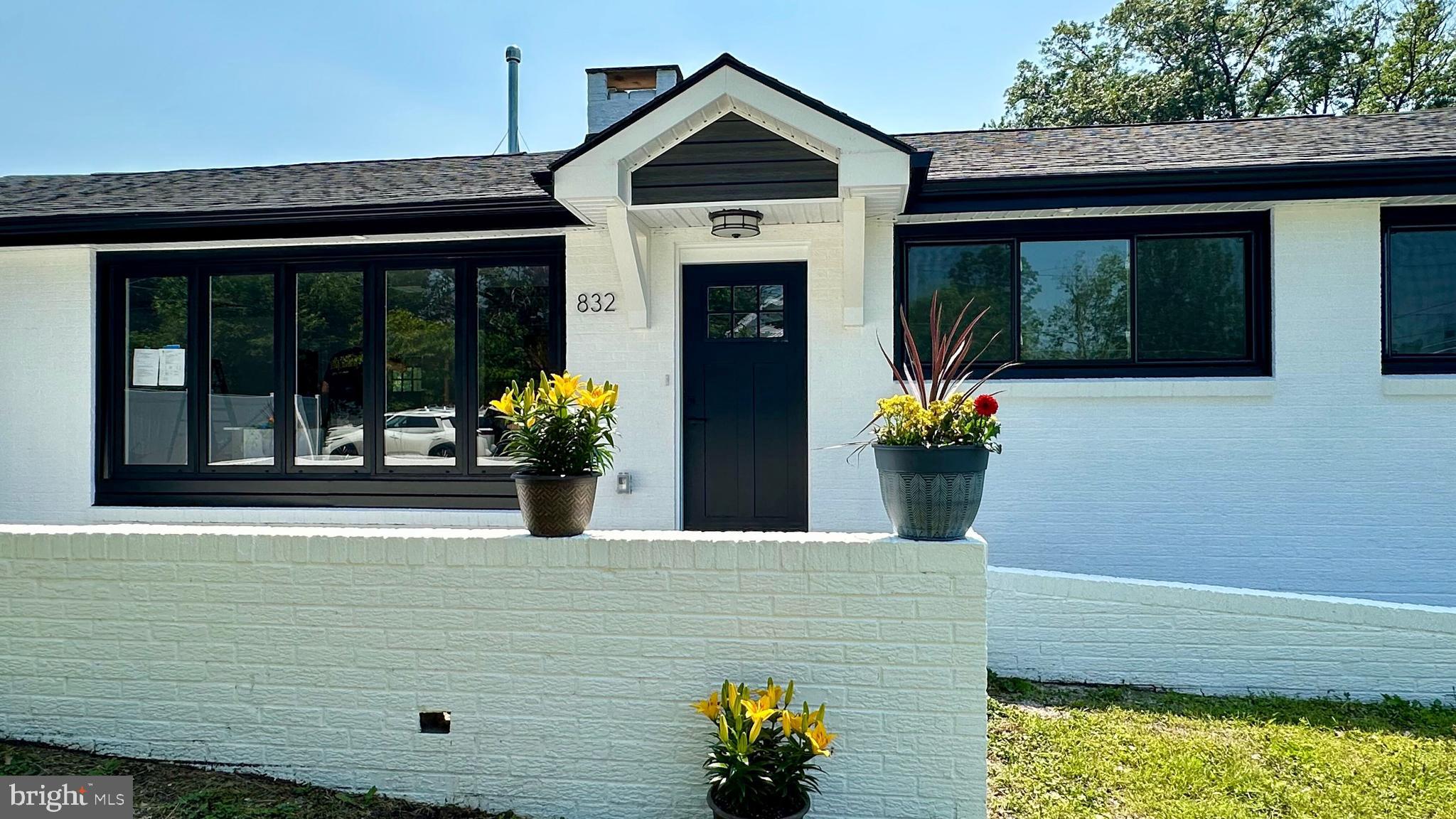 832 ORCHARD AVENUE