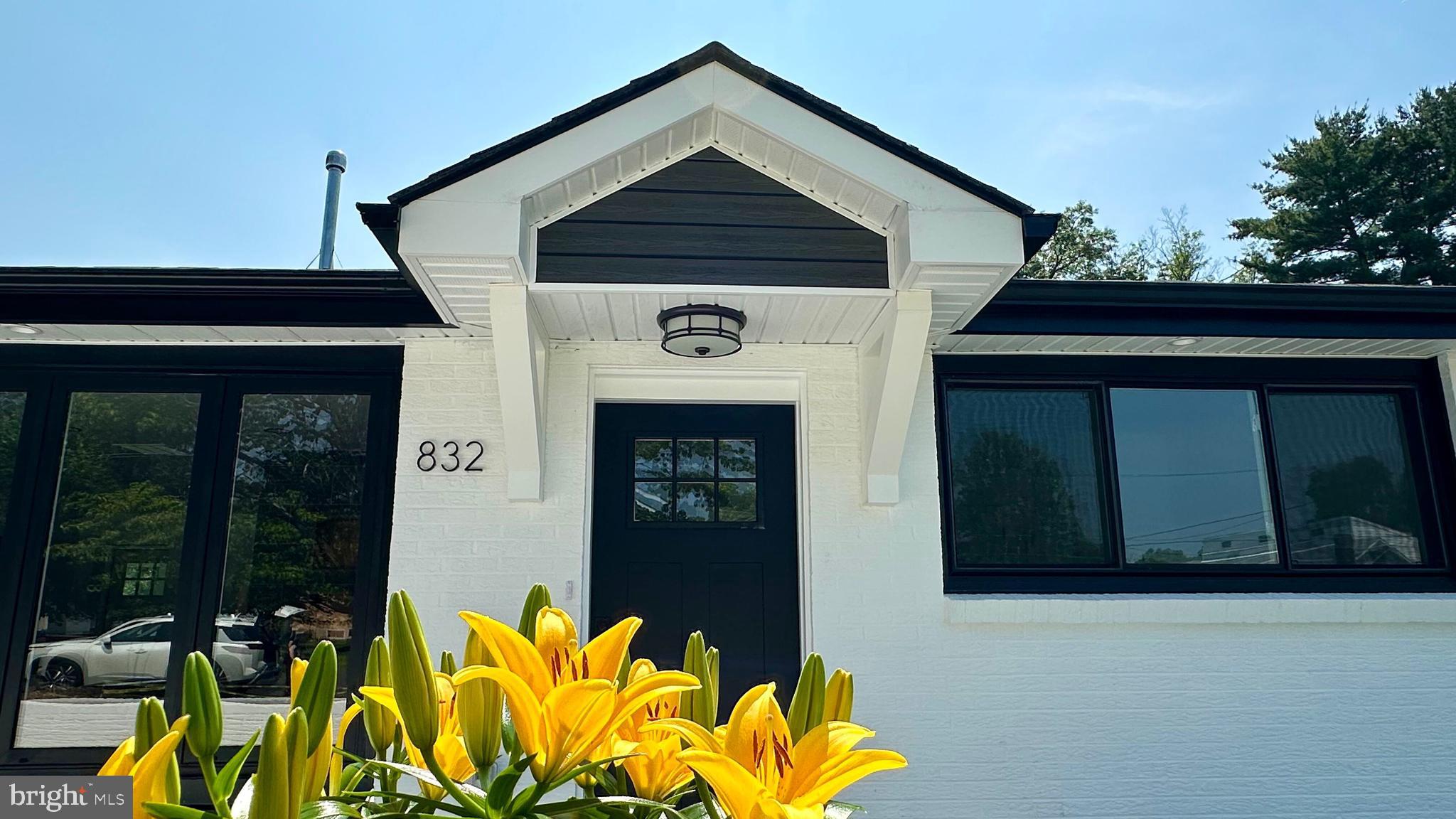 832 ORCHARD AVENUE