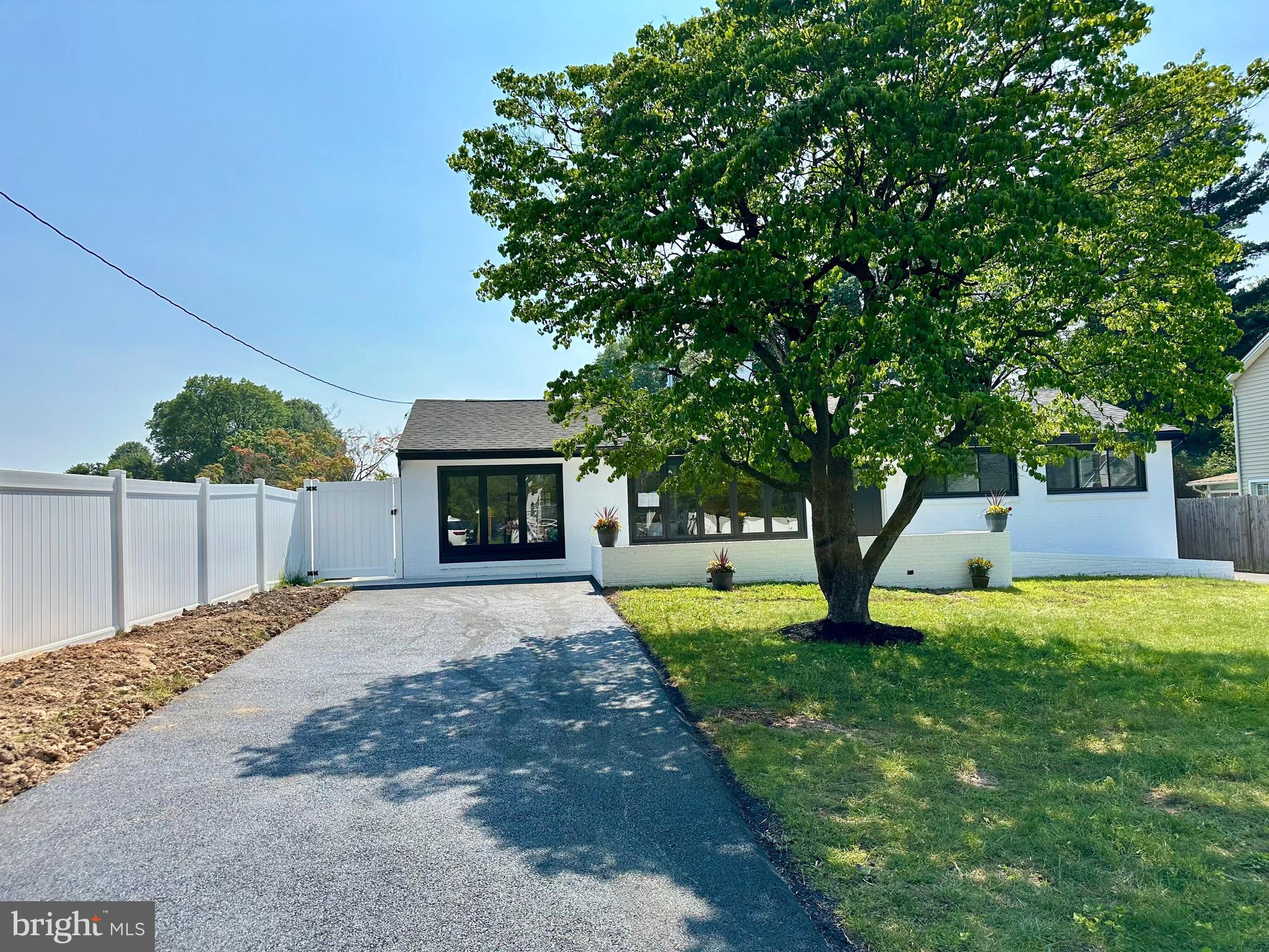 832 ORCHARD AVENUE