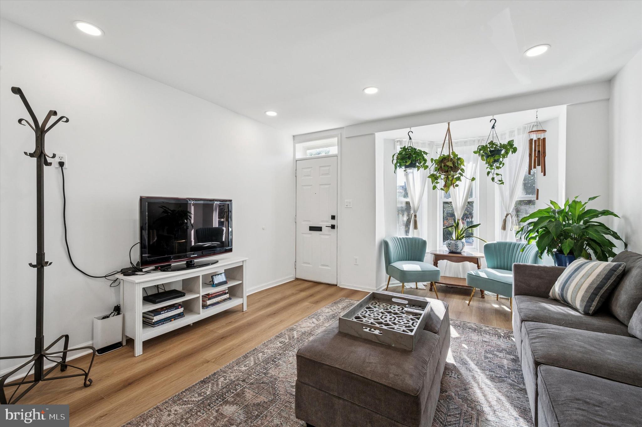 2081 E HAGERT STREET