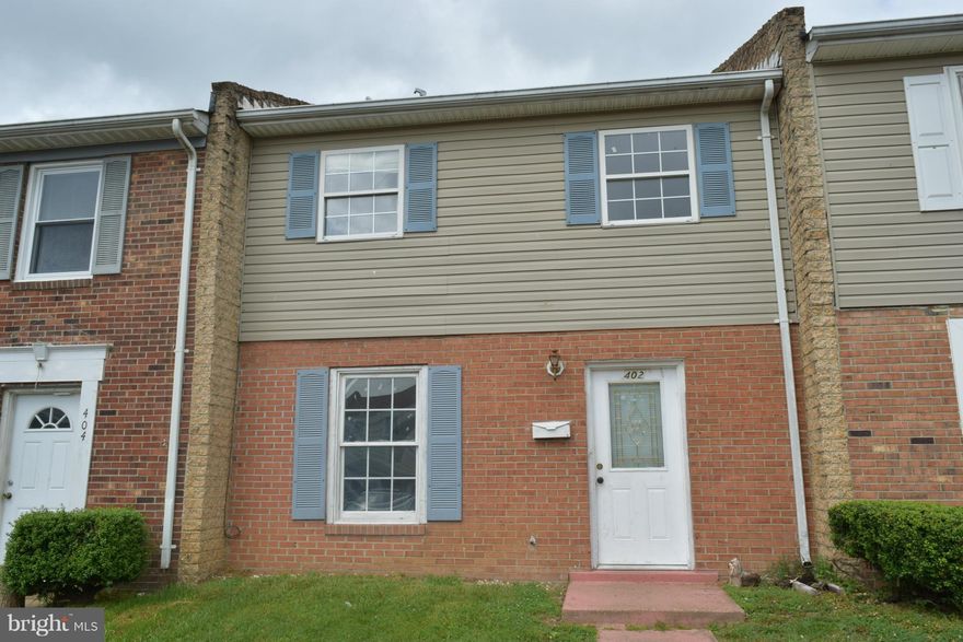 Cozy Townhouse close to everything in Fredericksburg with low maintenance back yard. Includes Washer and Dryer. Ready for the new Tenant. Sorry  No pets