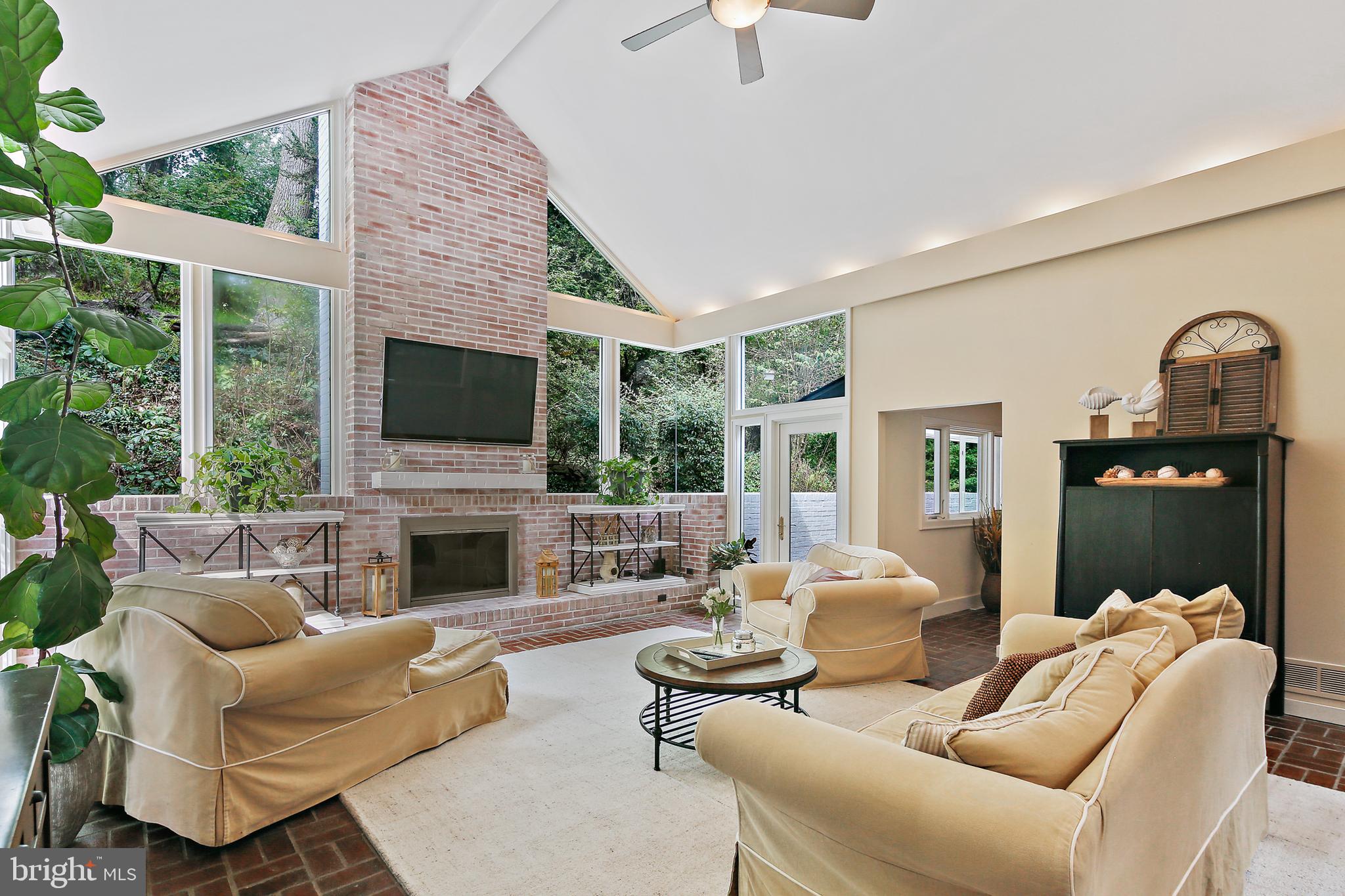 FOUR WINDS - Residential