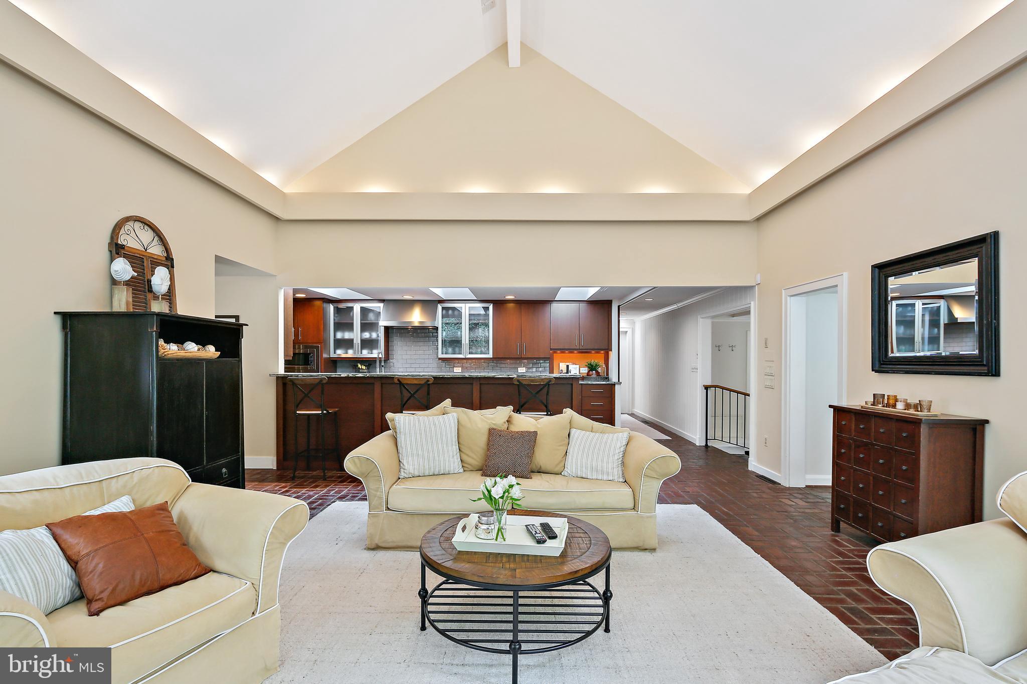 FOUR WINDS - Residential