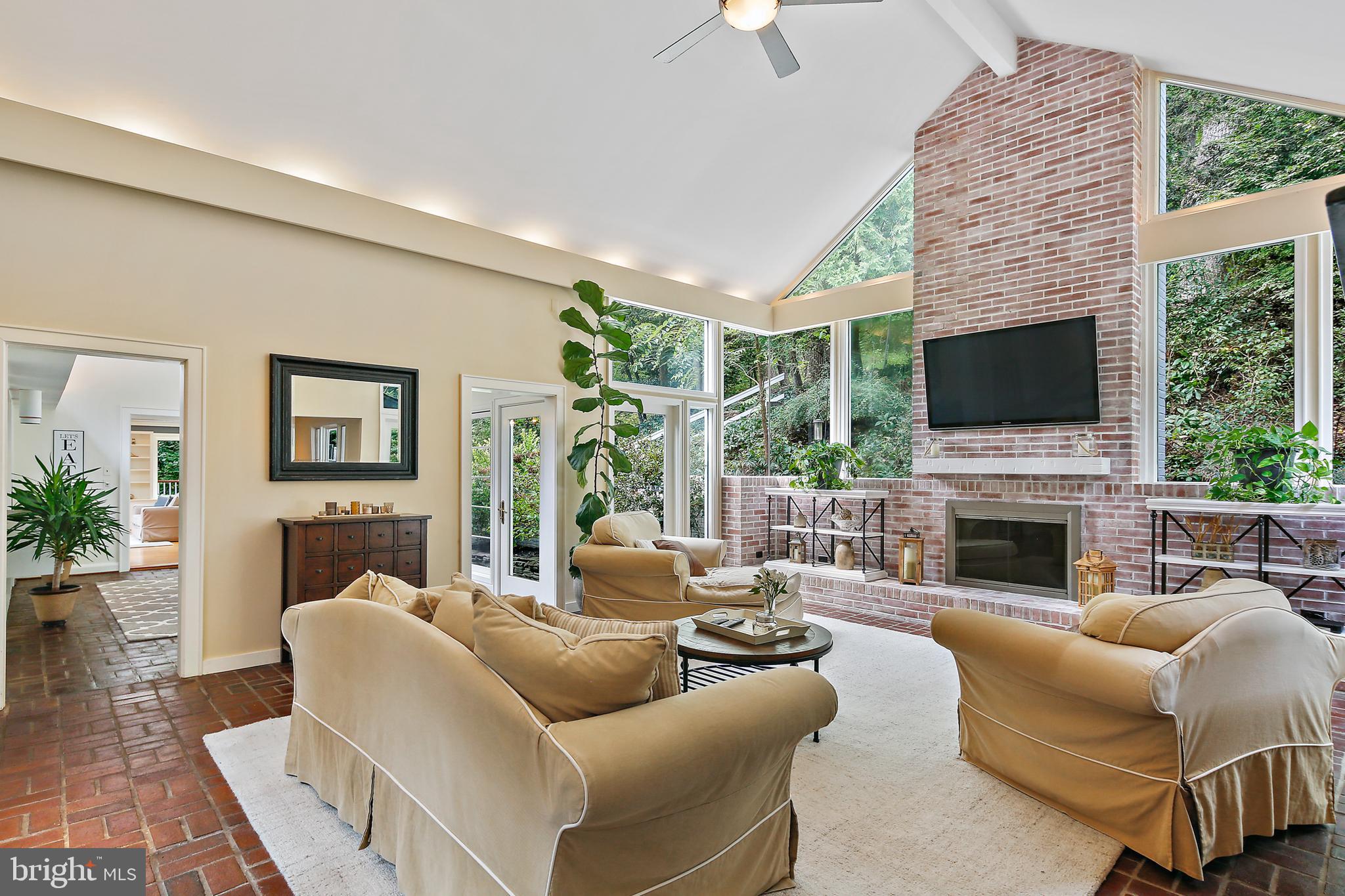 FOUR WINDS - Residential