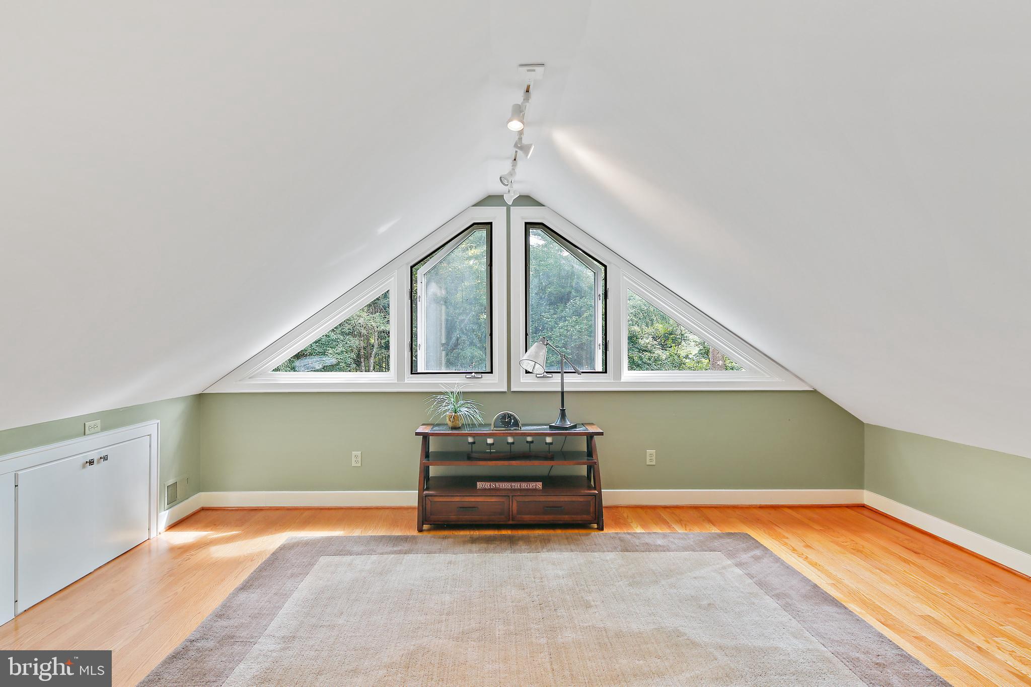 FOUR WINDS - Residential