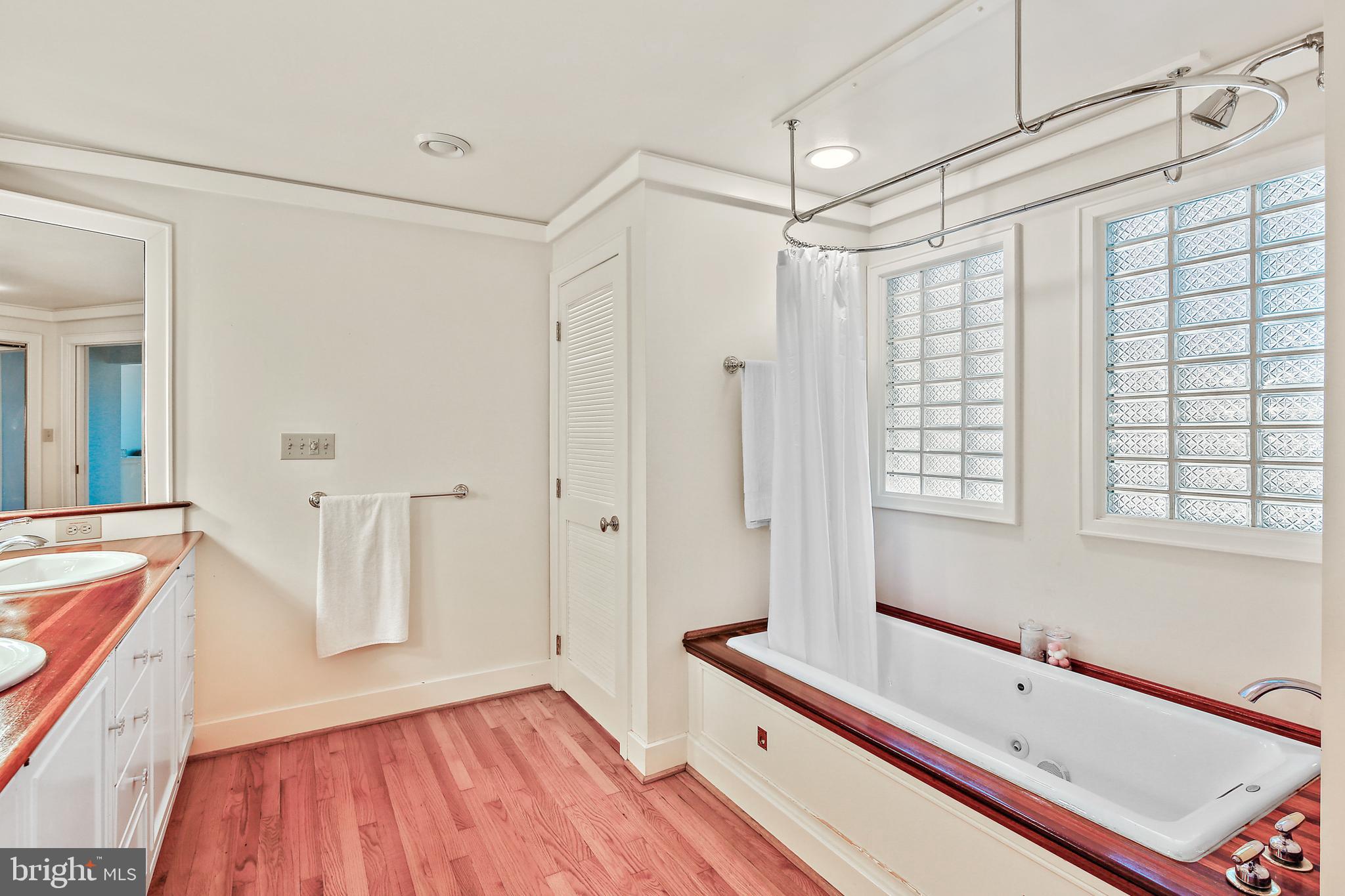 FOUR WINDS - Residential