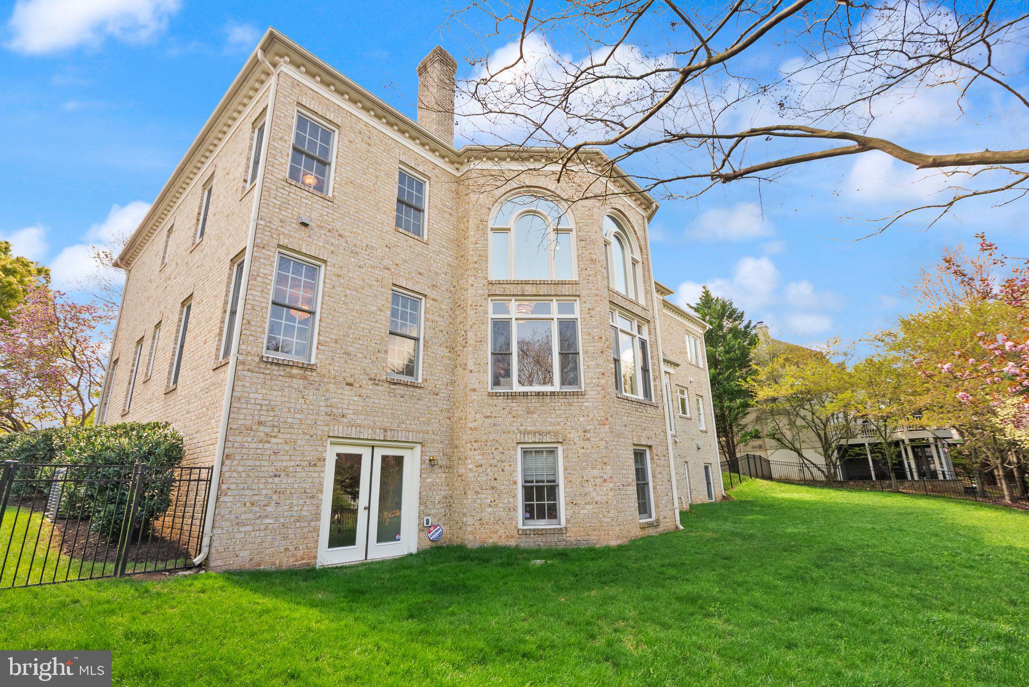 RIVER CREEK - Residential