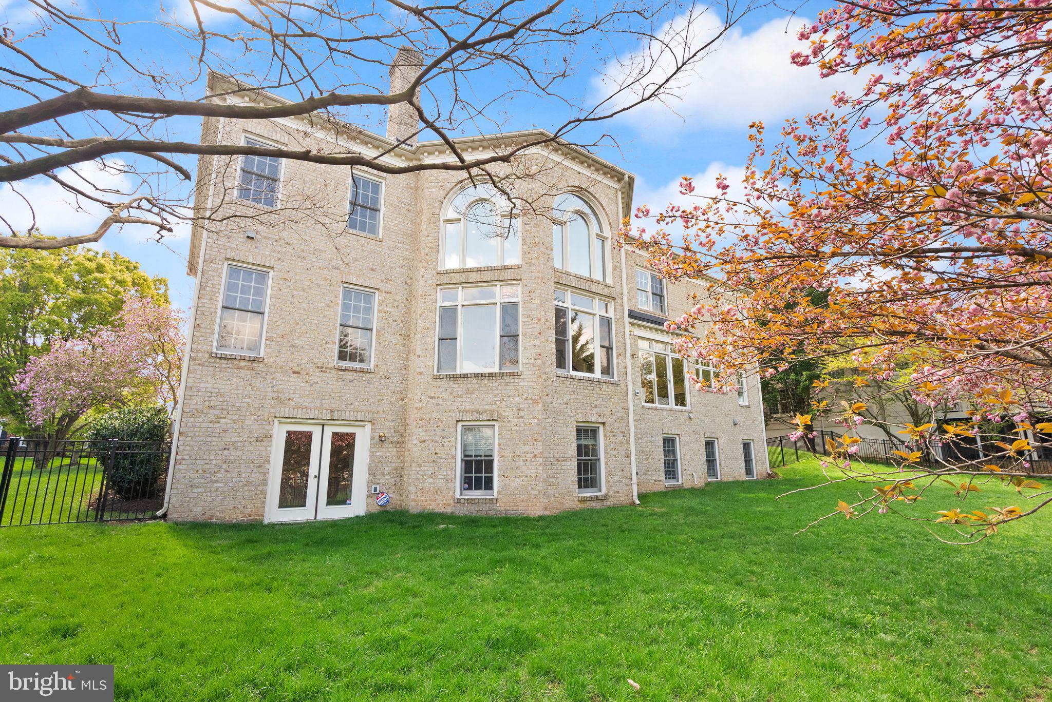 RIVER CREEK - Residential