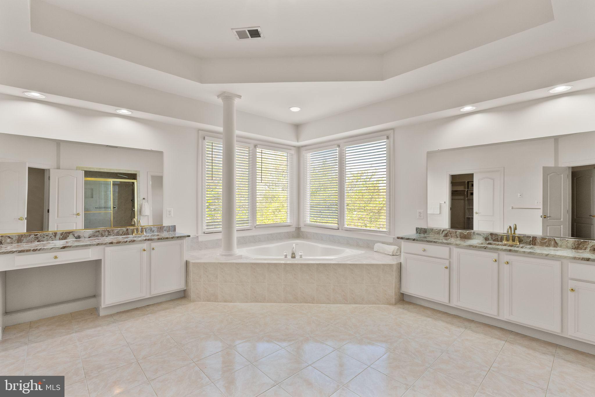 RIVER CREEK - Residential