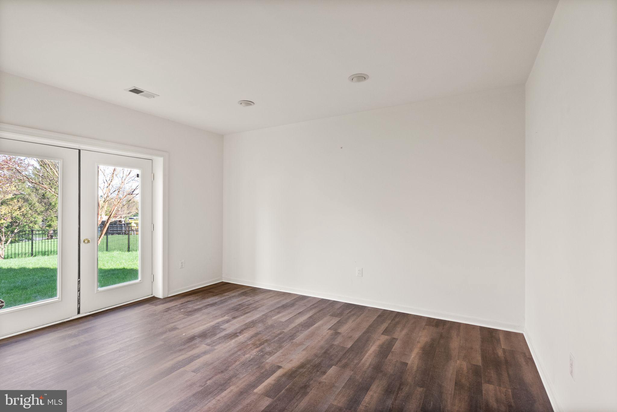 RIVER CREEK - Residential