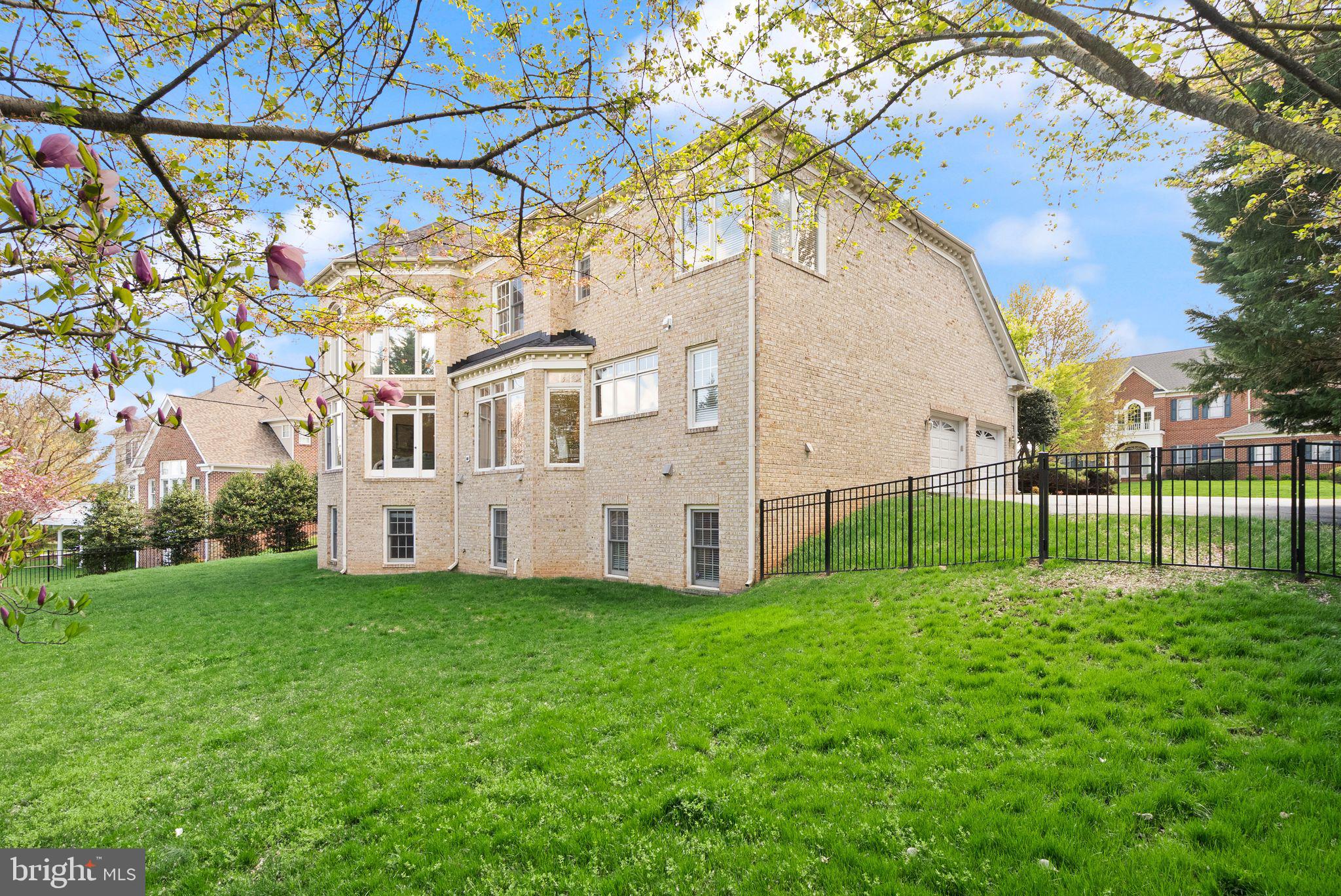 RIVER CREEK - Residential