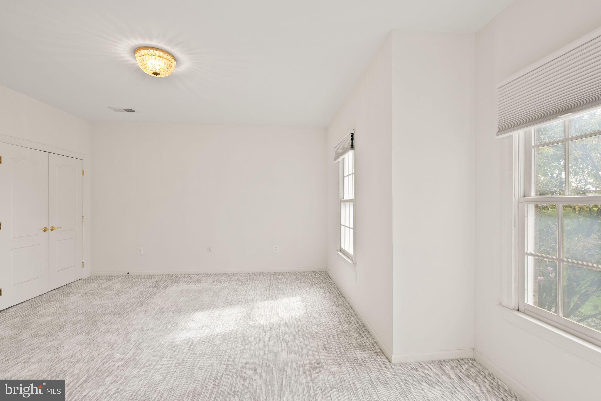 RIVER CREEK - Residential