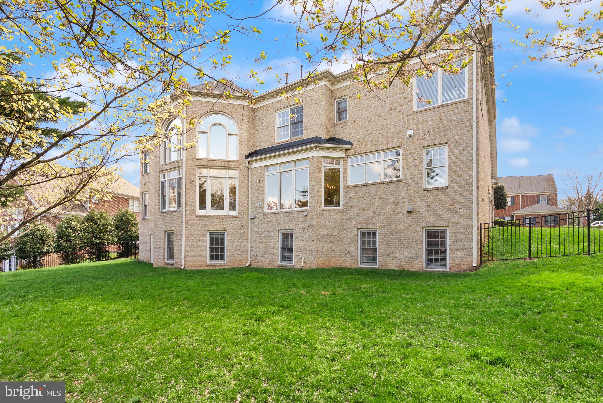 RIVER CREEK - Residential