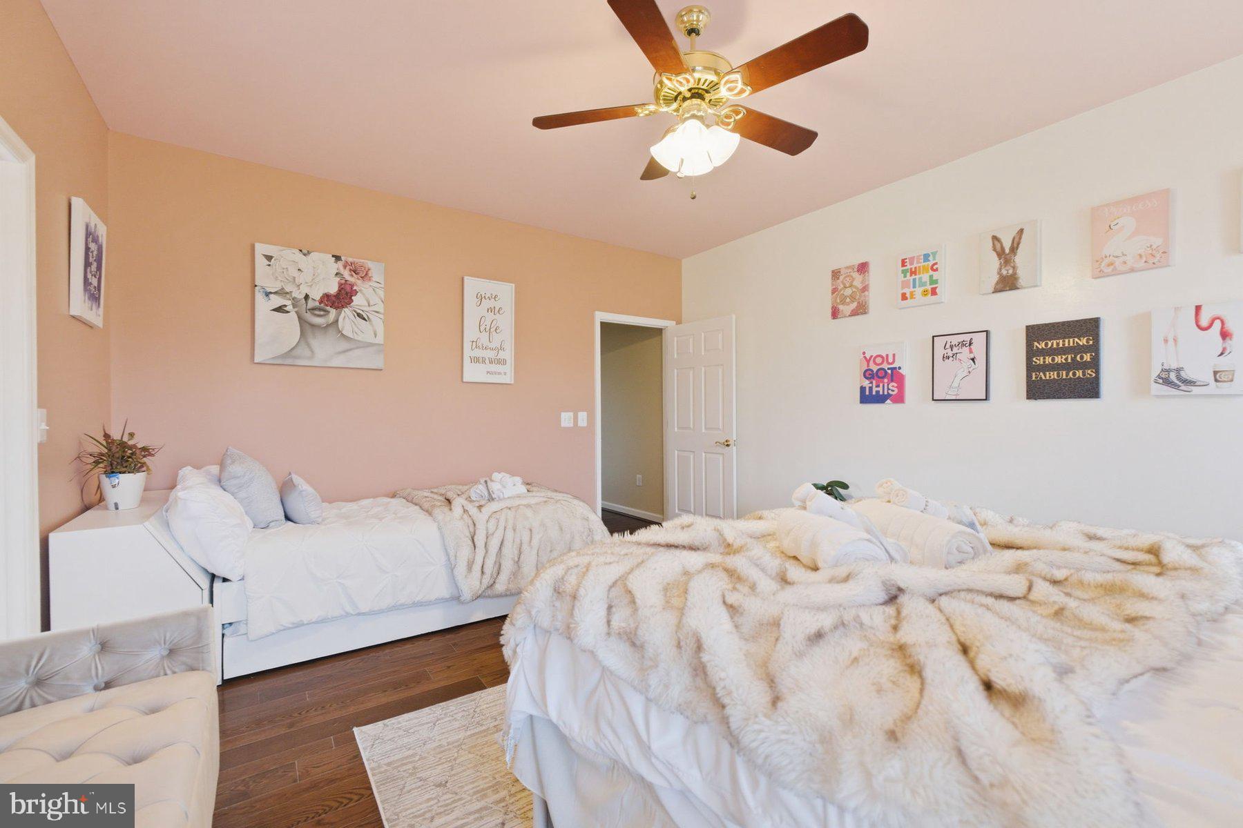 FOUR CHIMNEYS - Residential