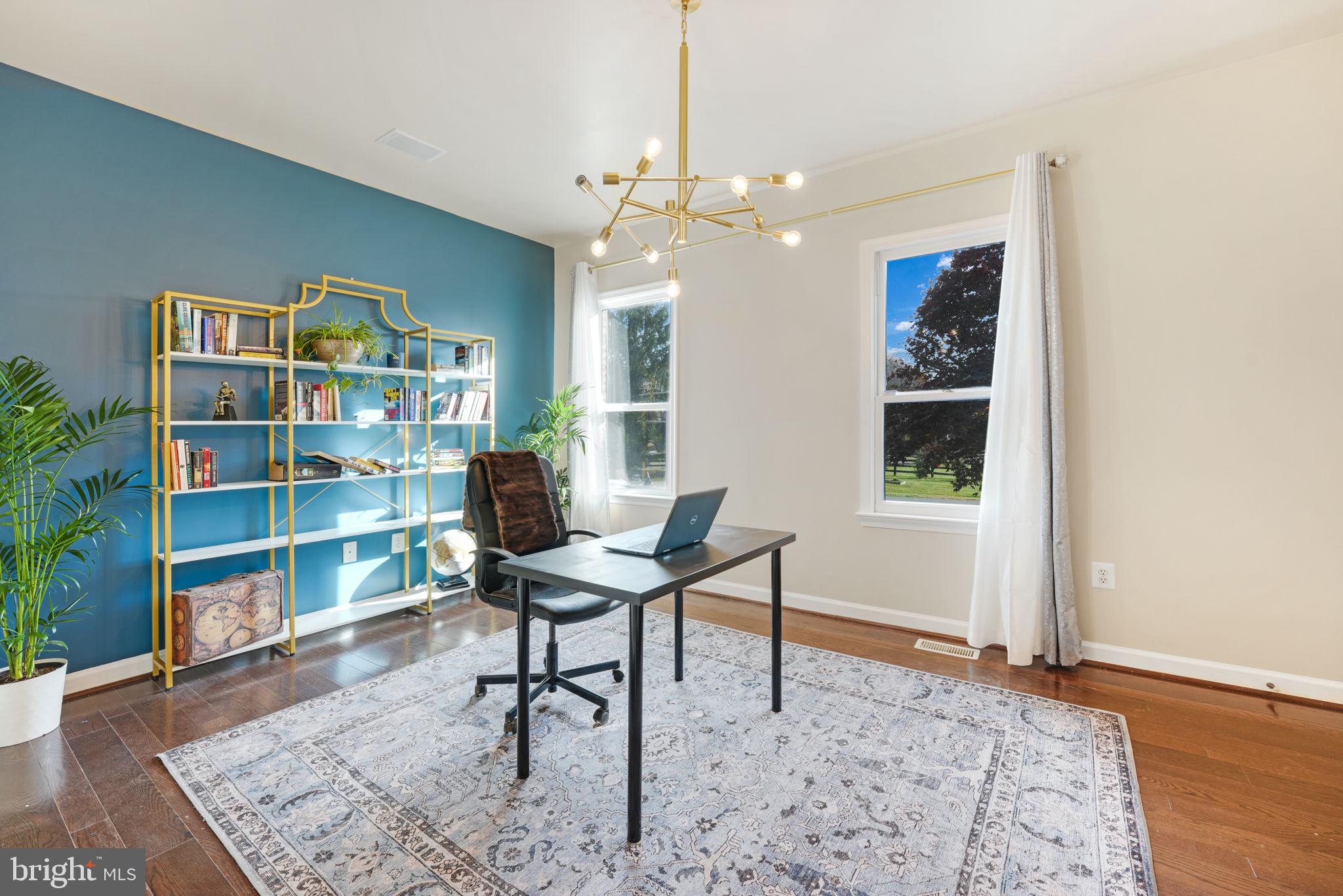 FOUR CHIMNEYS - Residential