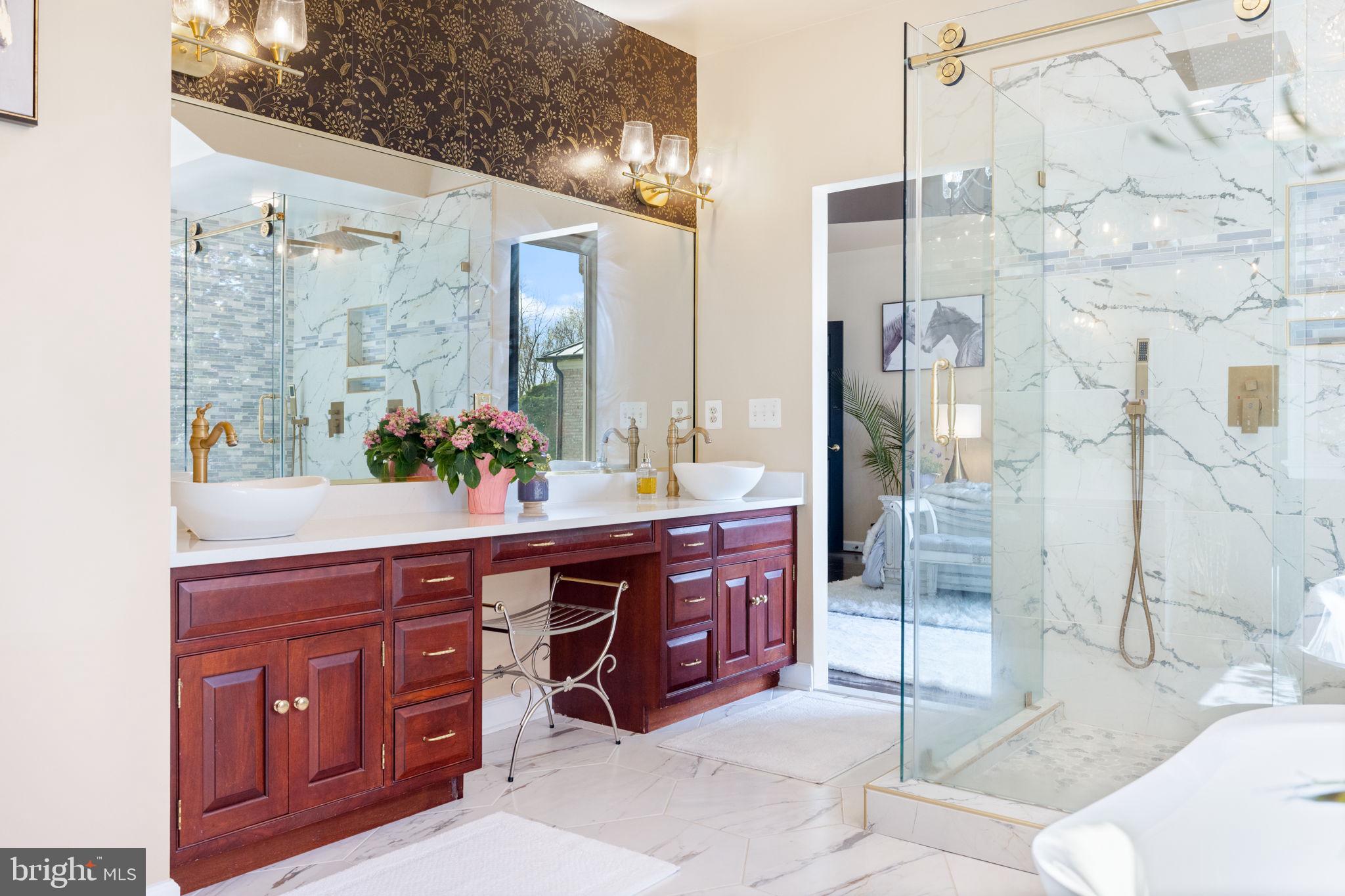 FOUR CHIMNEYS - Residential