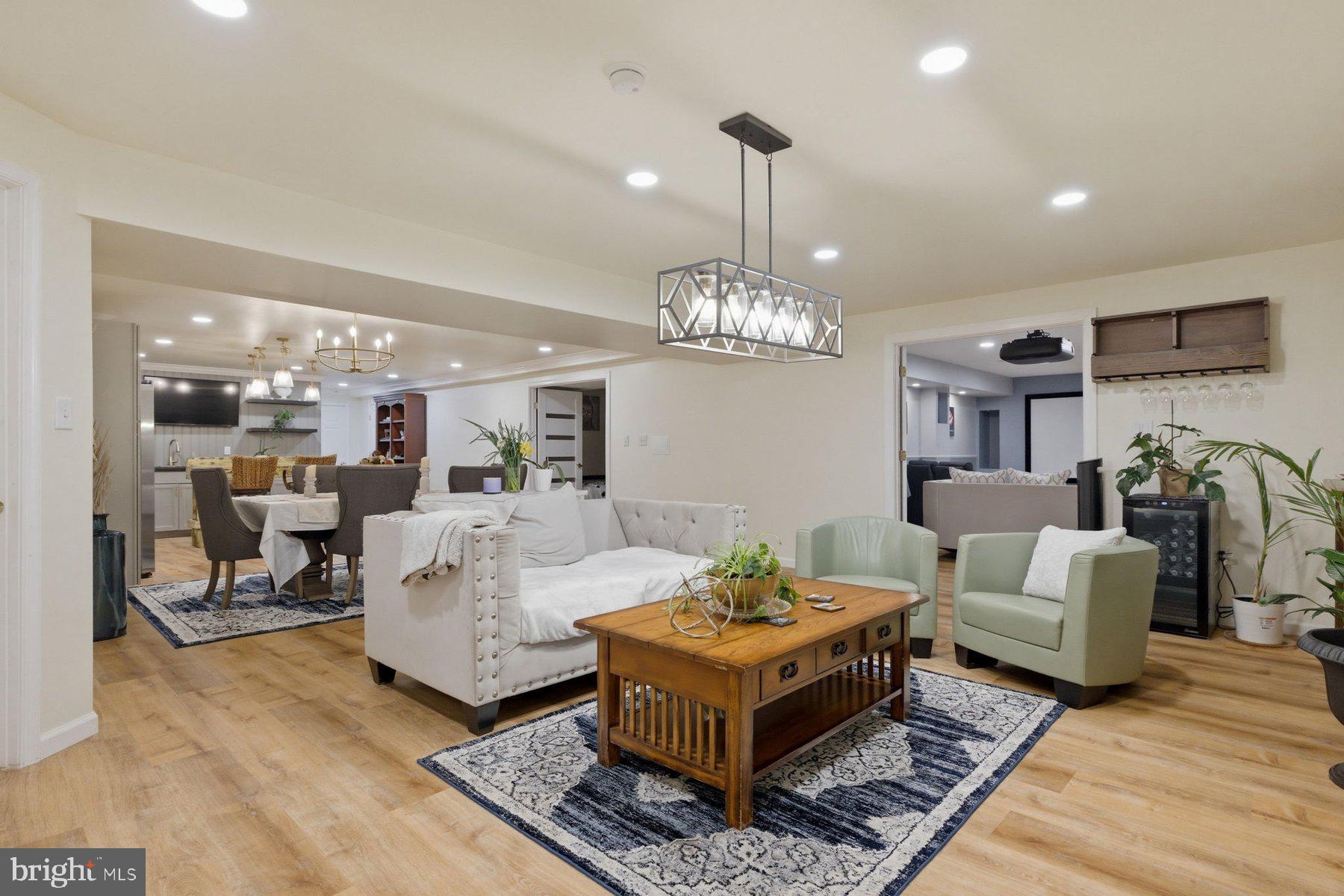 FOUR CHIMNEYS - Residential