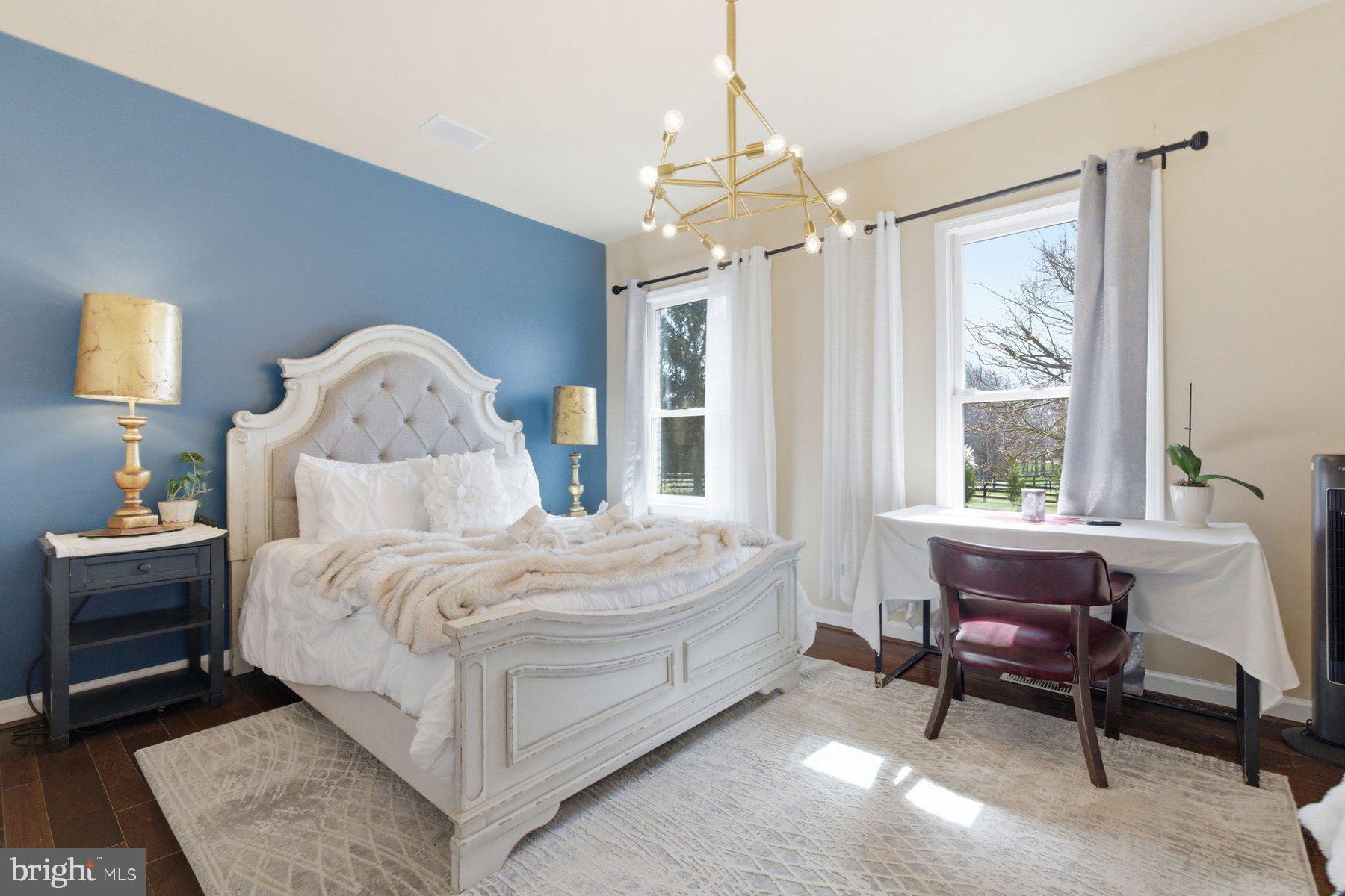 FOUR CHIMNEYS - Residential