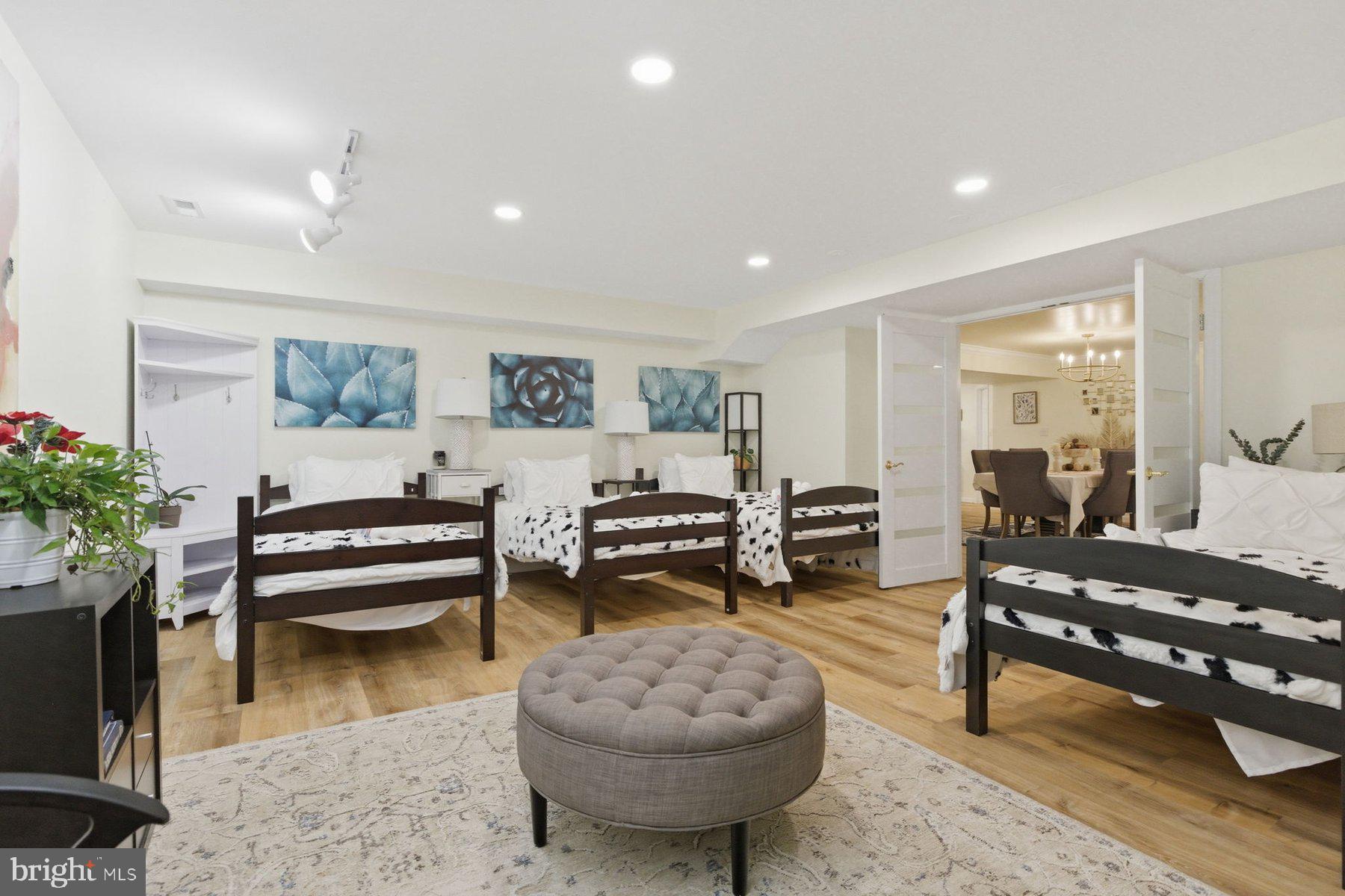 FOUR CHIMNEYS - Residential