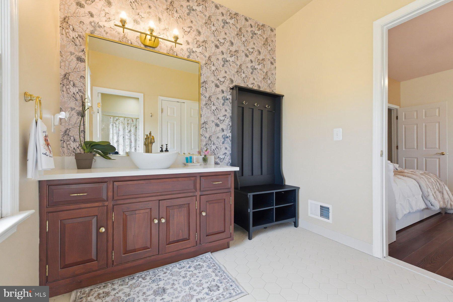 FOUR CHIMNEYS - Residential