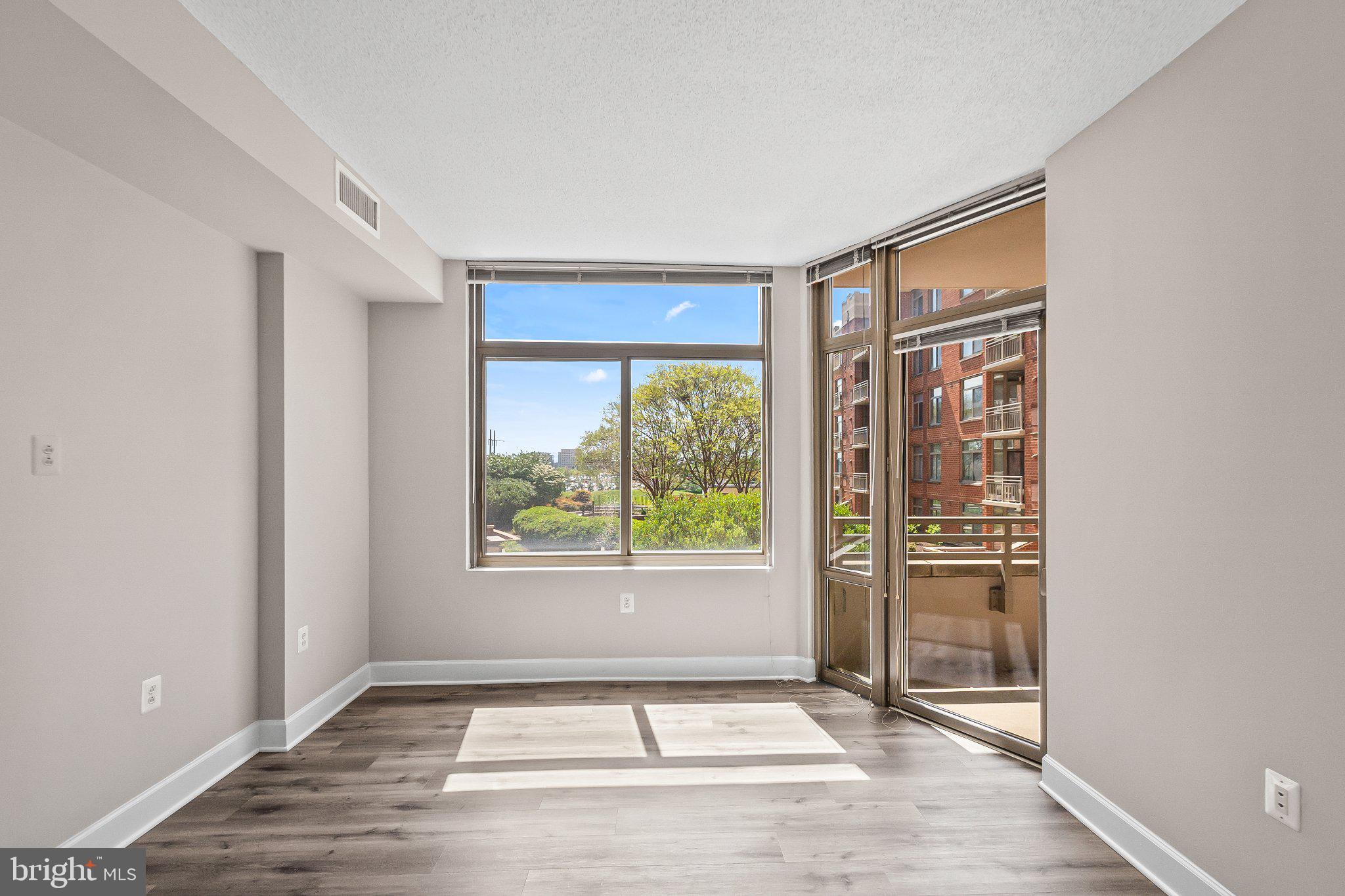 ECLIPSE ON CENTER PARK - Residential