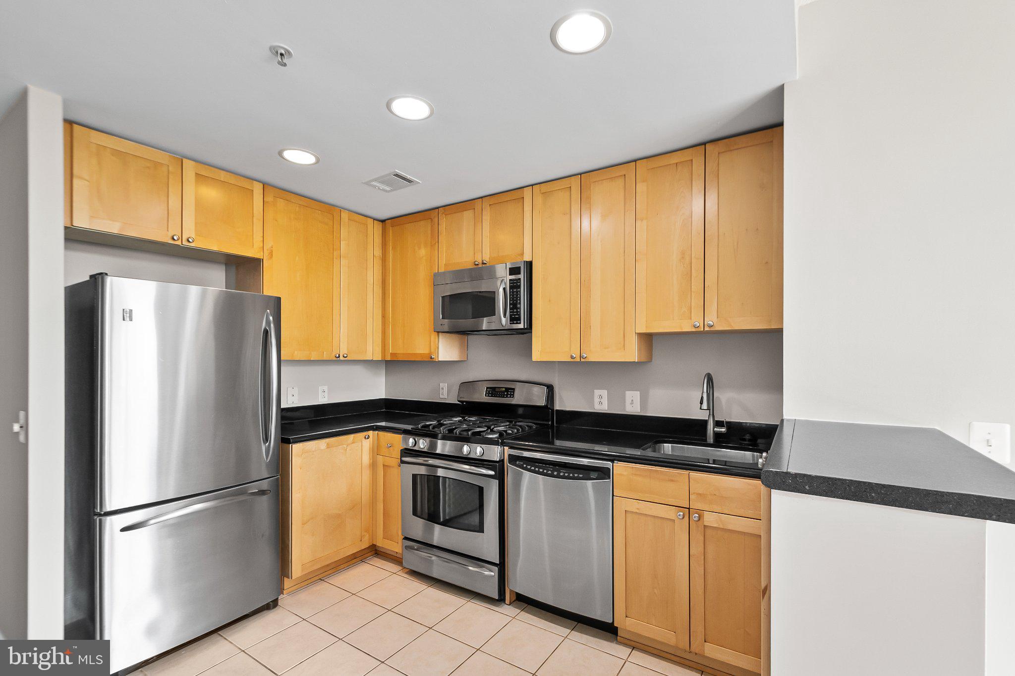 ECLIPSE ON CENTER PARK - Residential