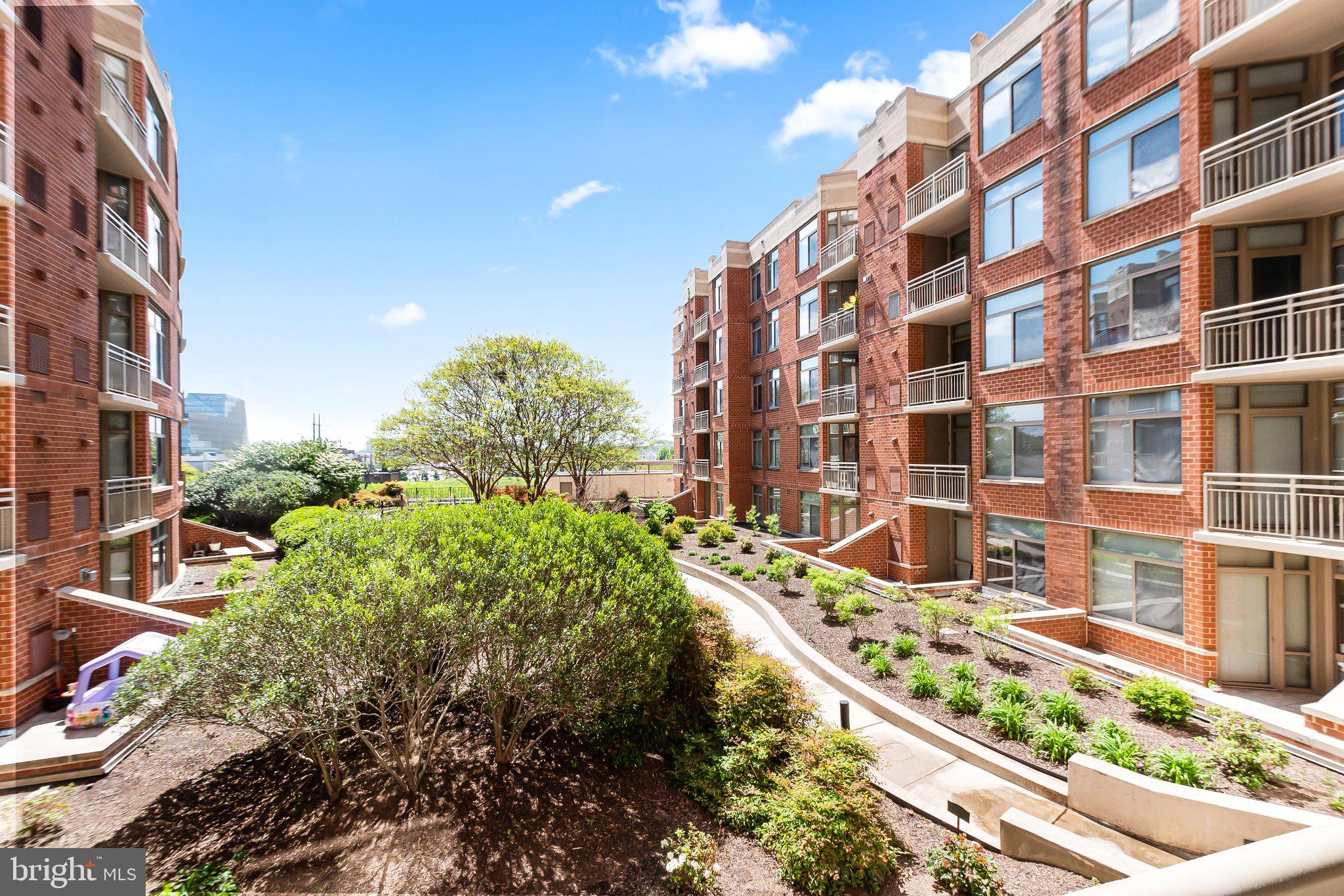 ECLIPSE ON CENTER PARK - Residential