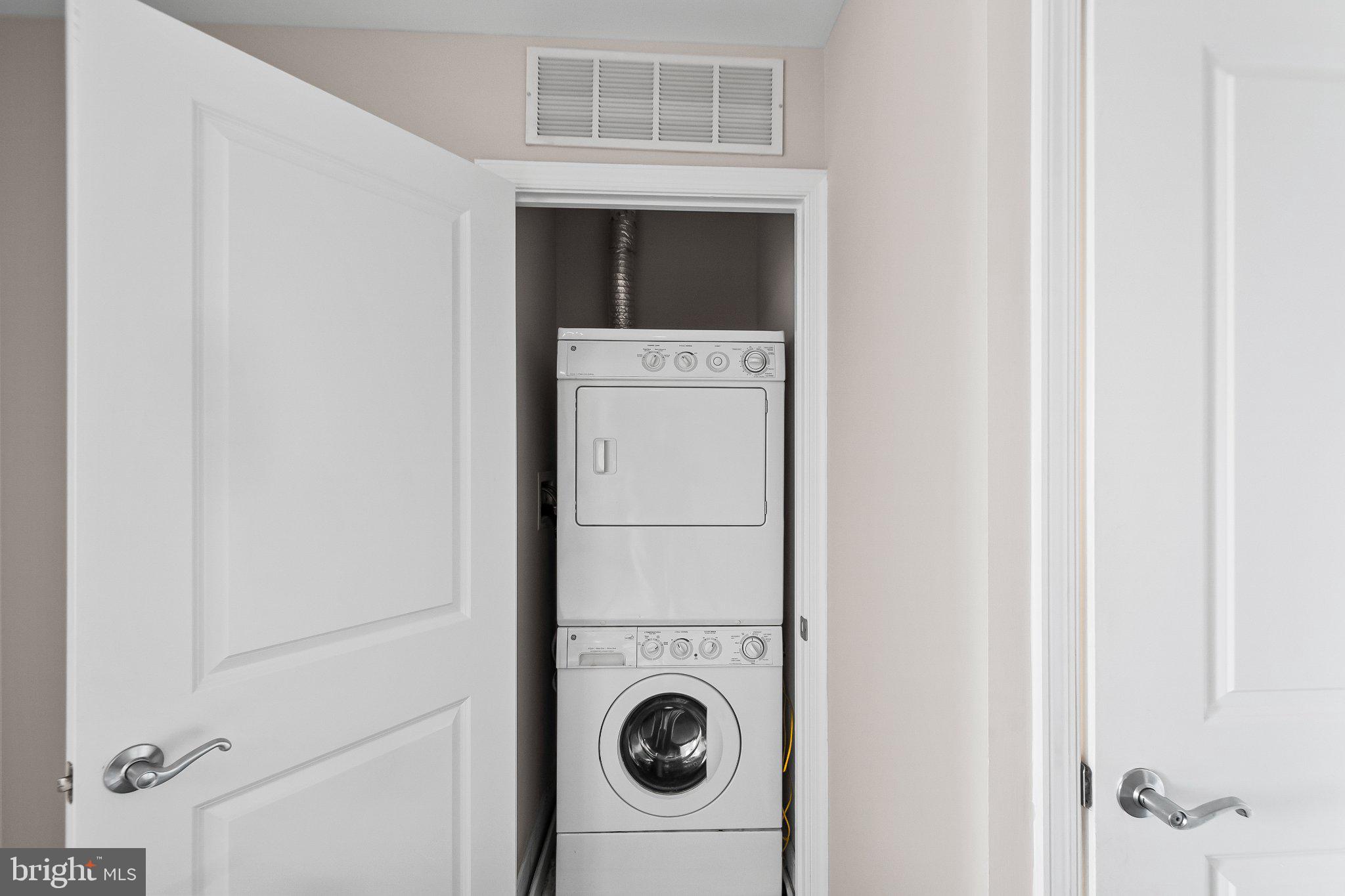 ECLIPSE ON CENTER PARK - Residential