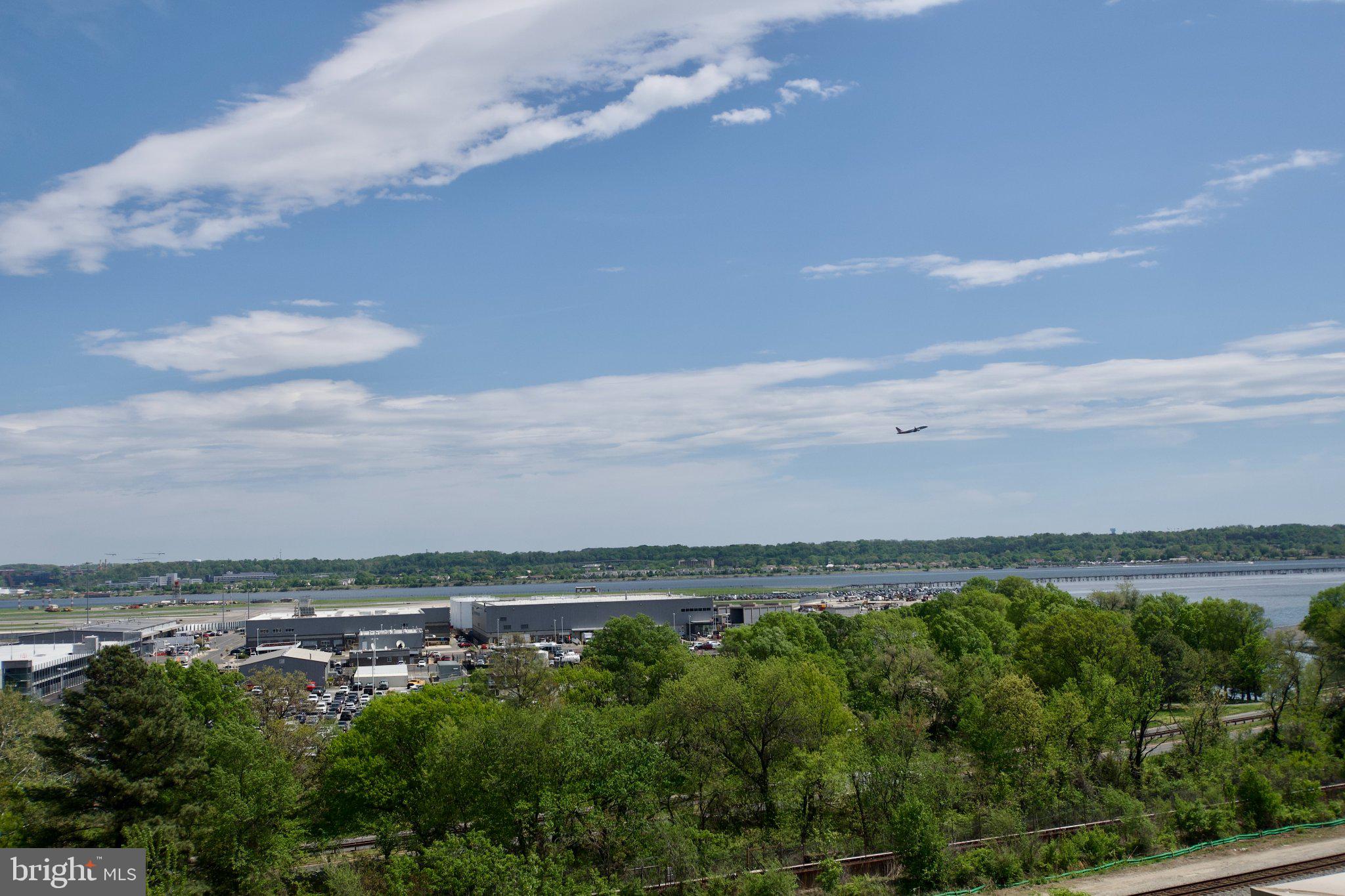ECLIPSE ON CENTER PARK - Residential