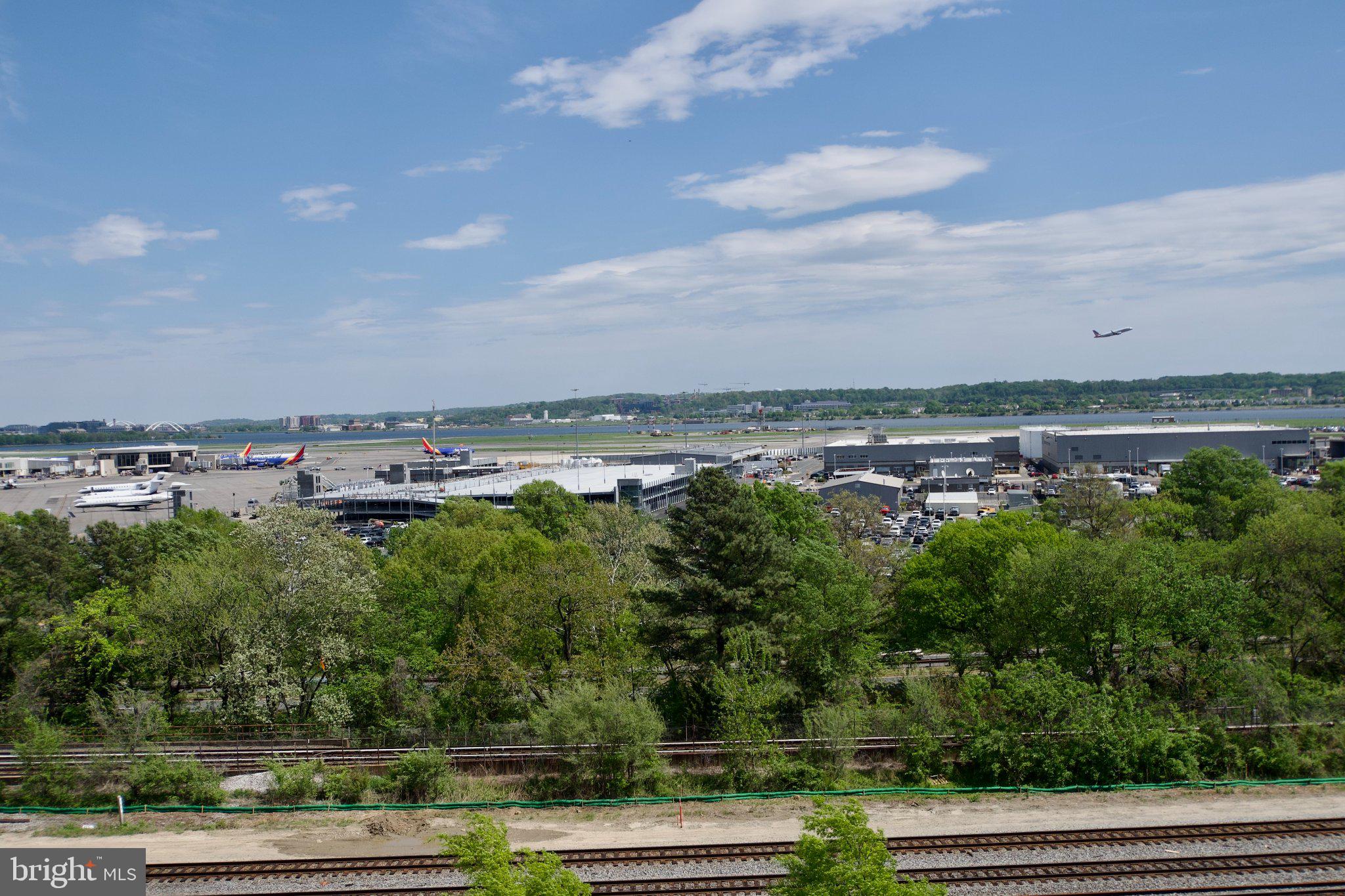 ECLIPSE ON CENTER PARK - Residential
