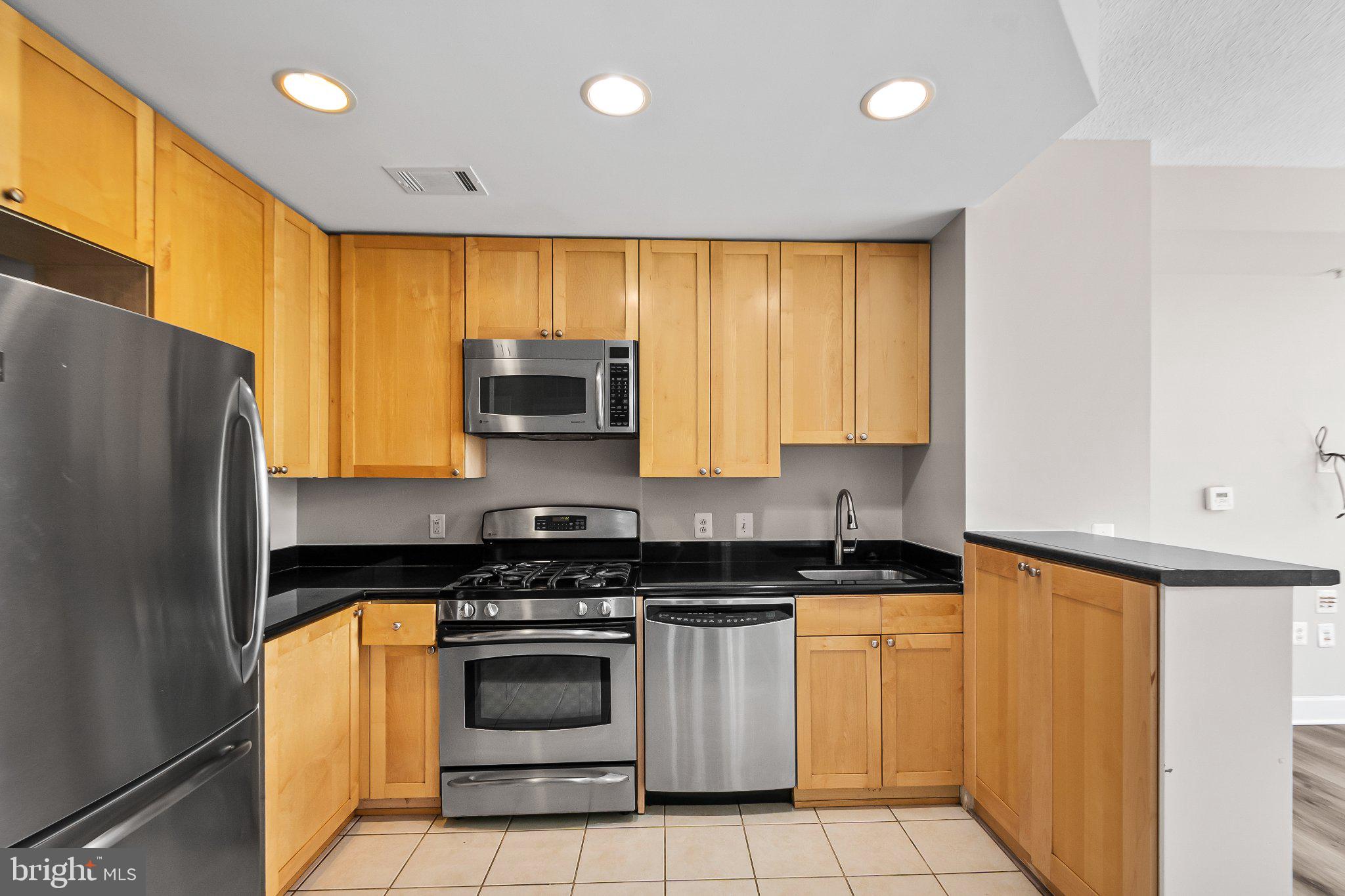 ECLIPSE ON CENTER PARK - Residential