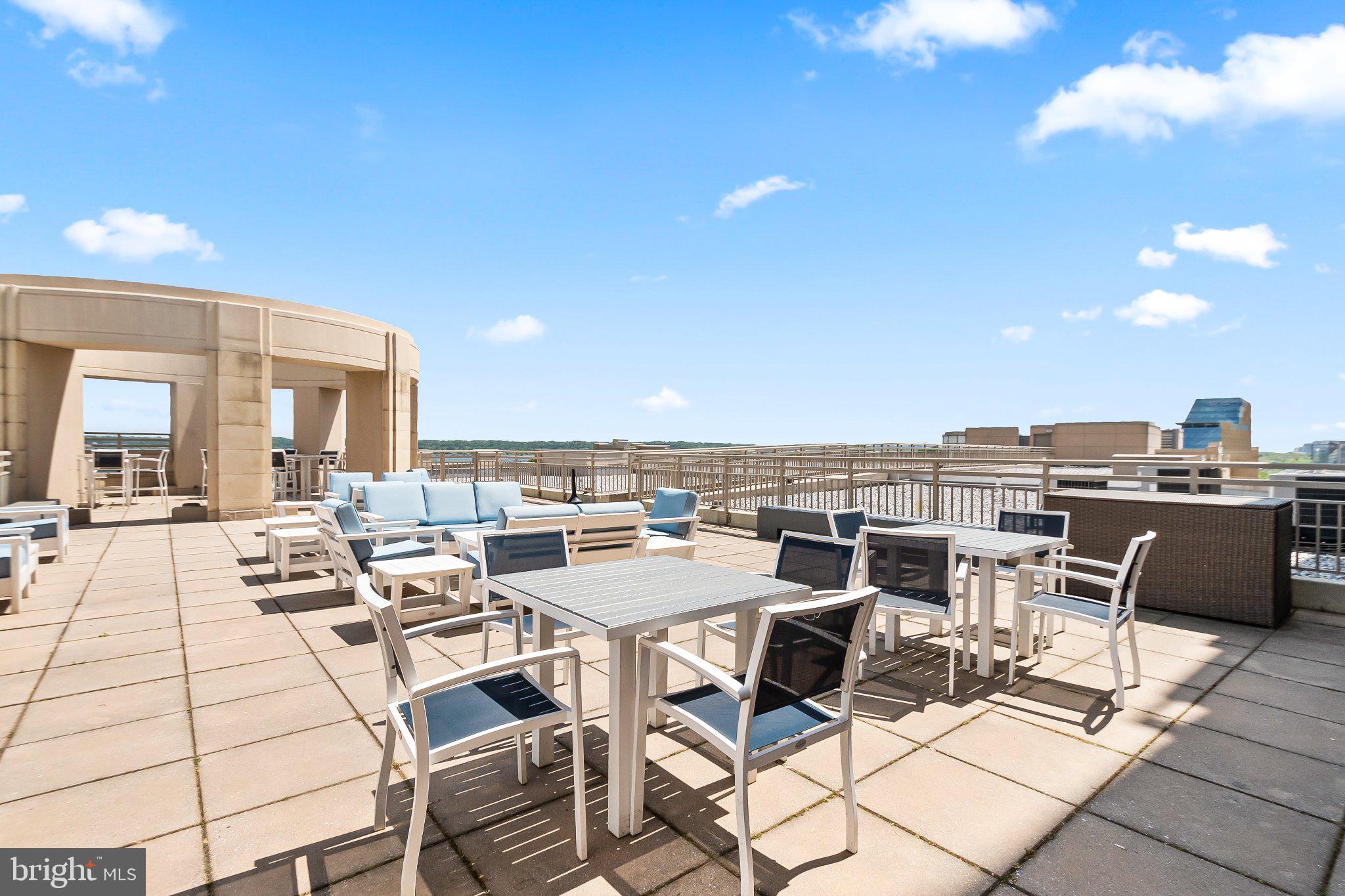 ECLIPSE ON CENTER PARK - Residential