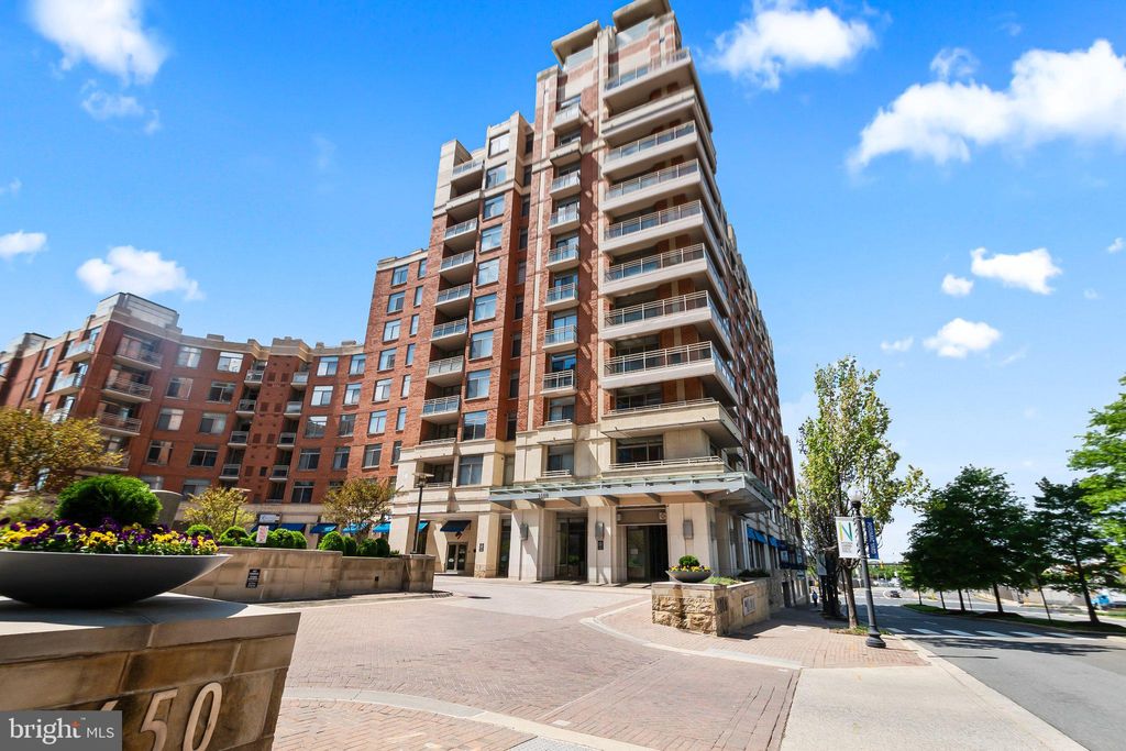 Photo of 3600 S Glebe Road #UNIT 330W, ARLINGTON, VA 22202 (MLS # VAAR2072320)