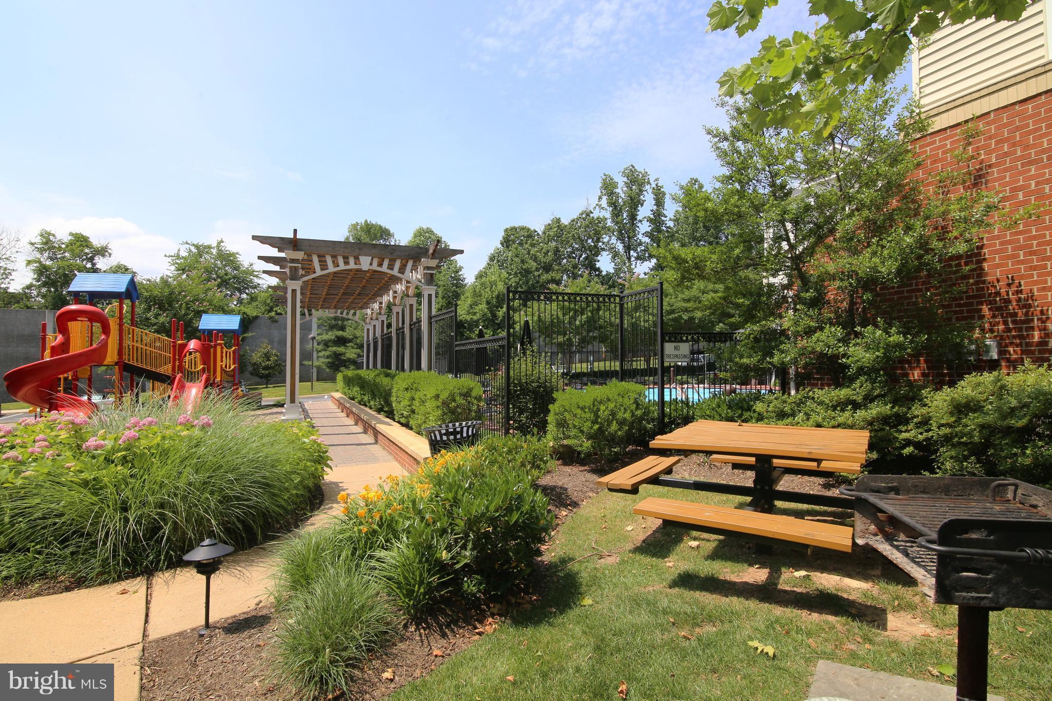 FAIRFAX RIDGE - Residential