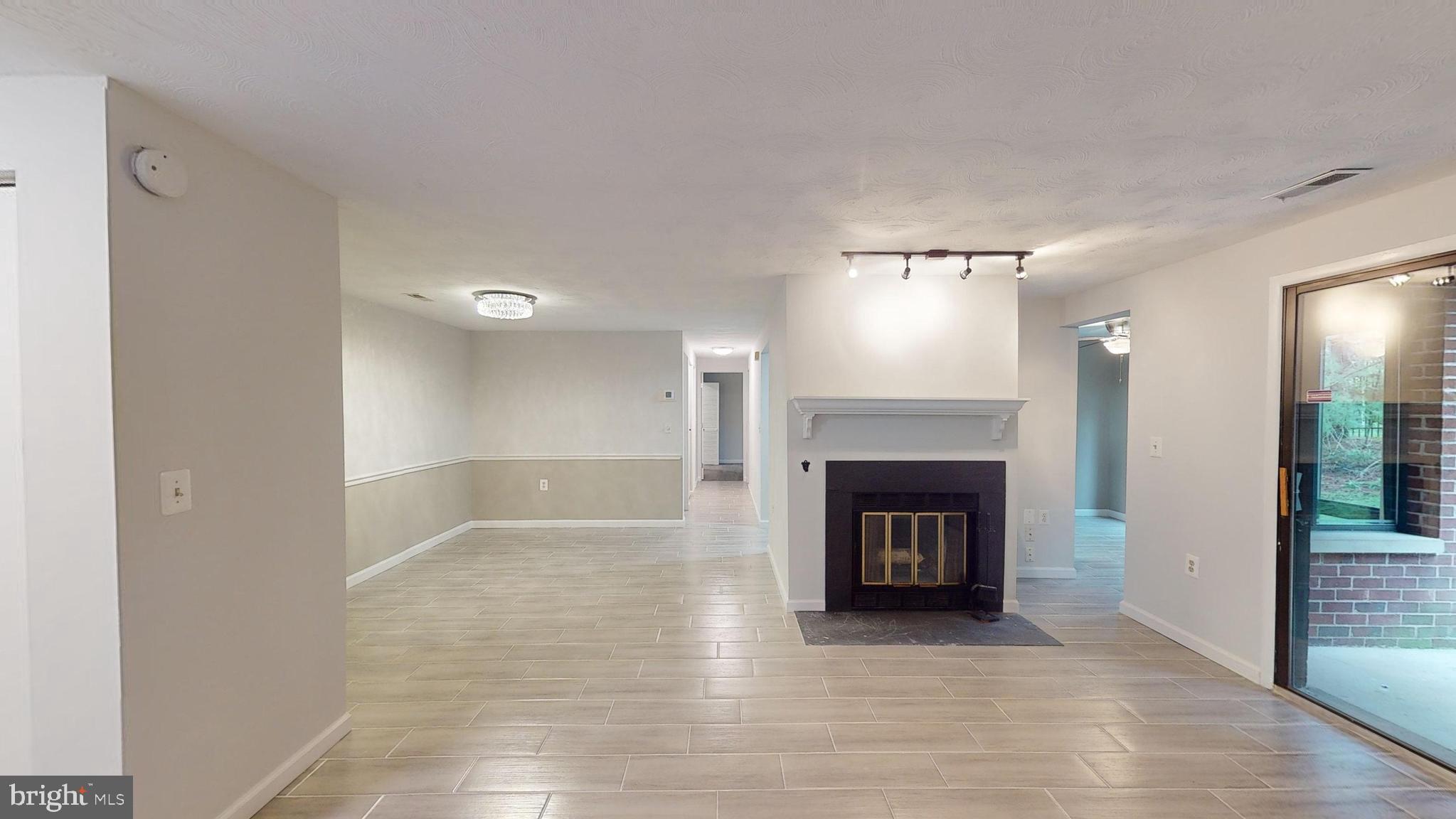 FARMINGDALE - Residential Lease