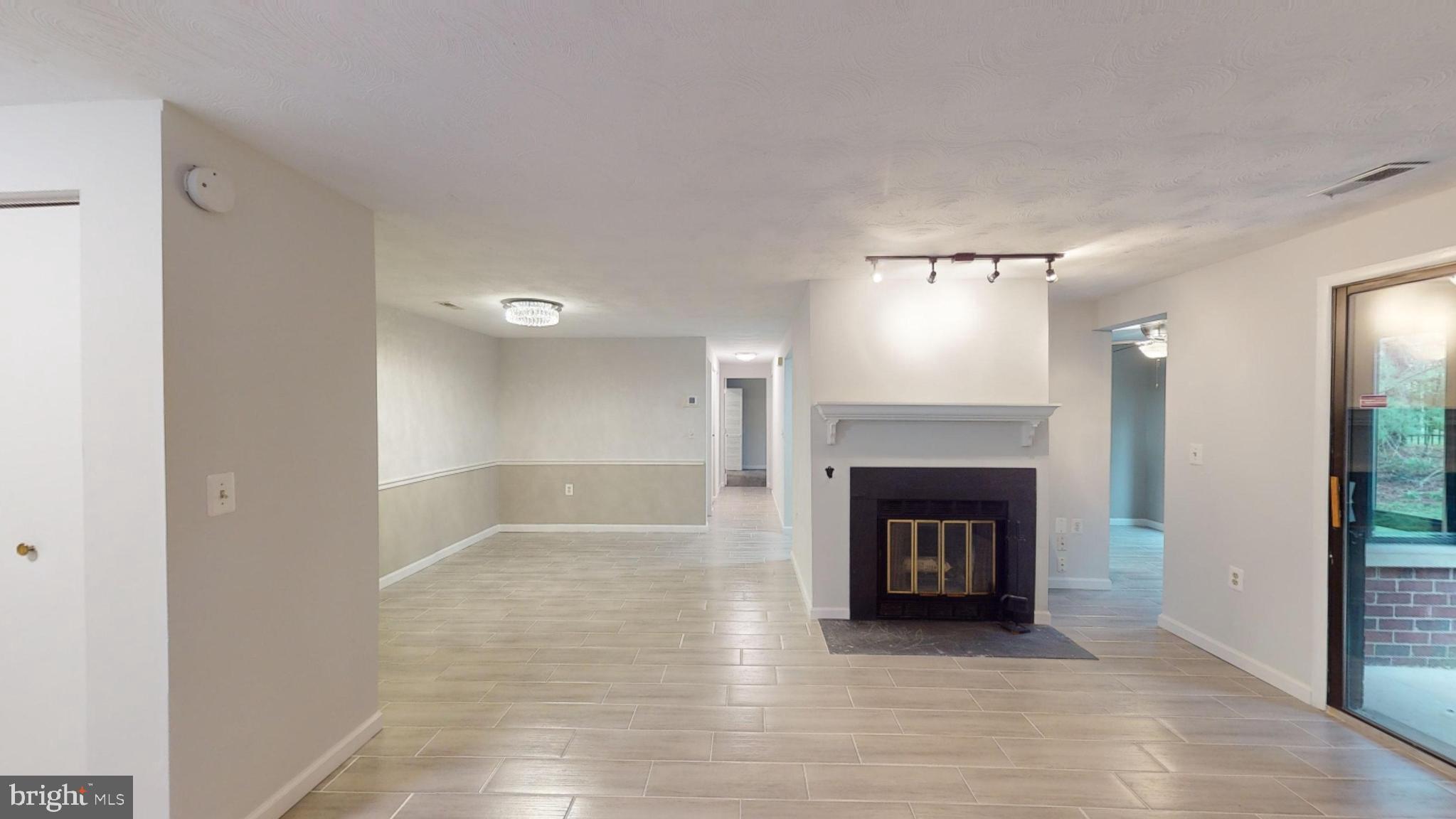 FARMINGDALE - Residential Lease