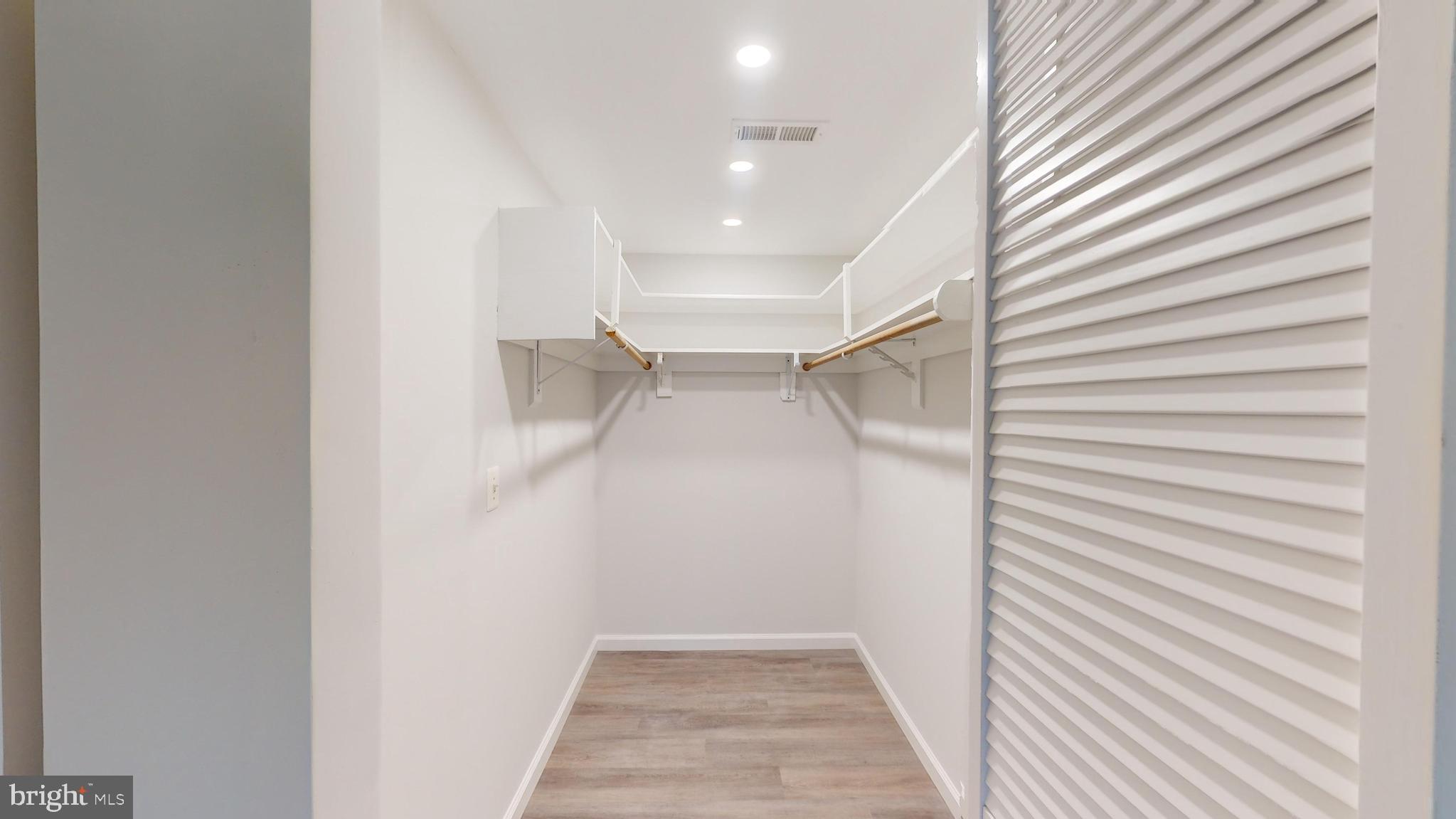 FARMINGDALE - Residential Lease