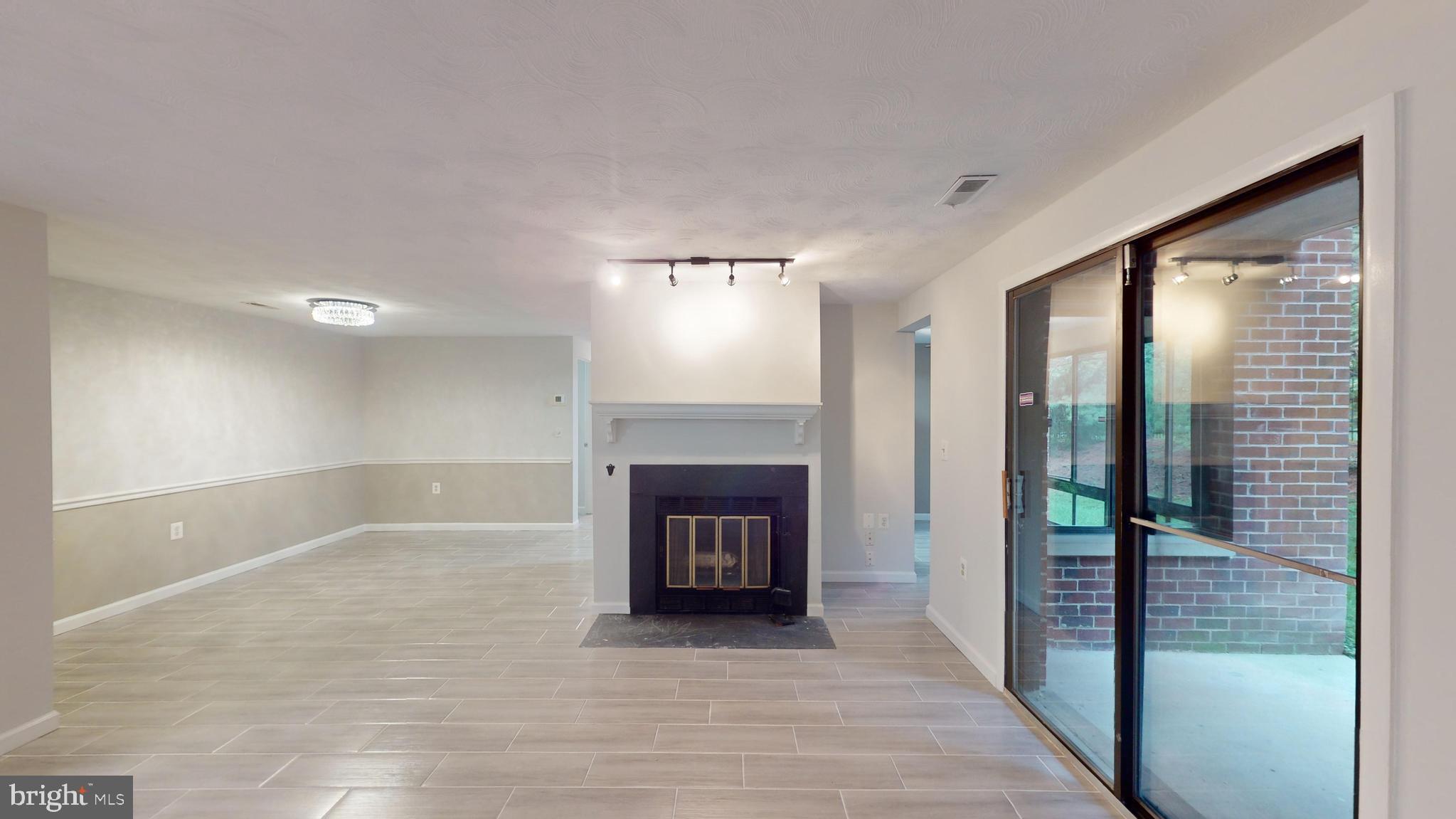 FARMINGDALE - Residential Lease