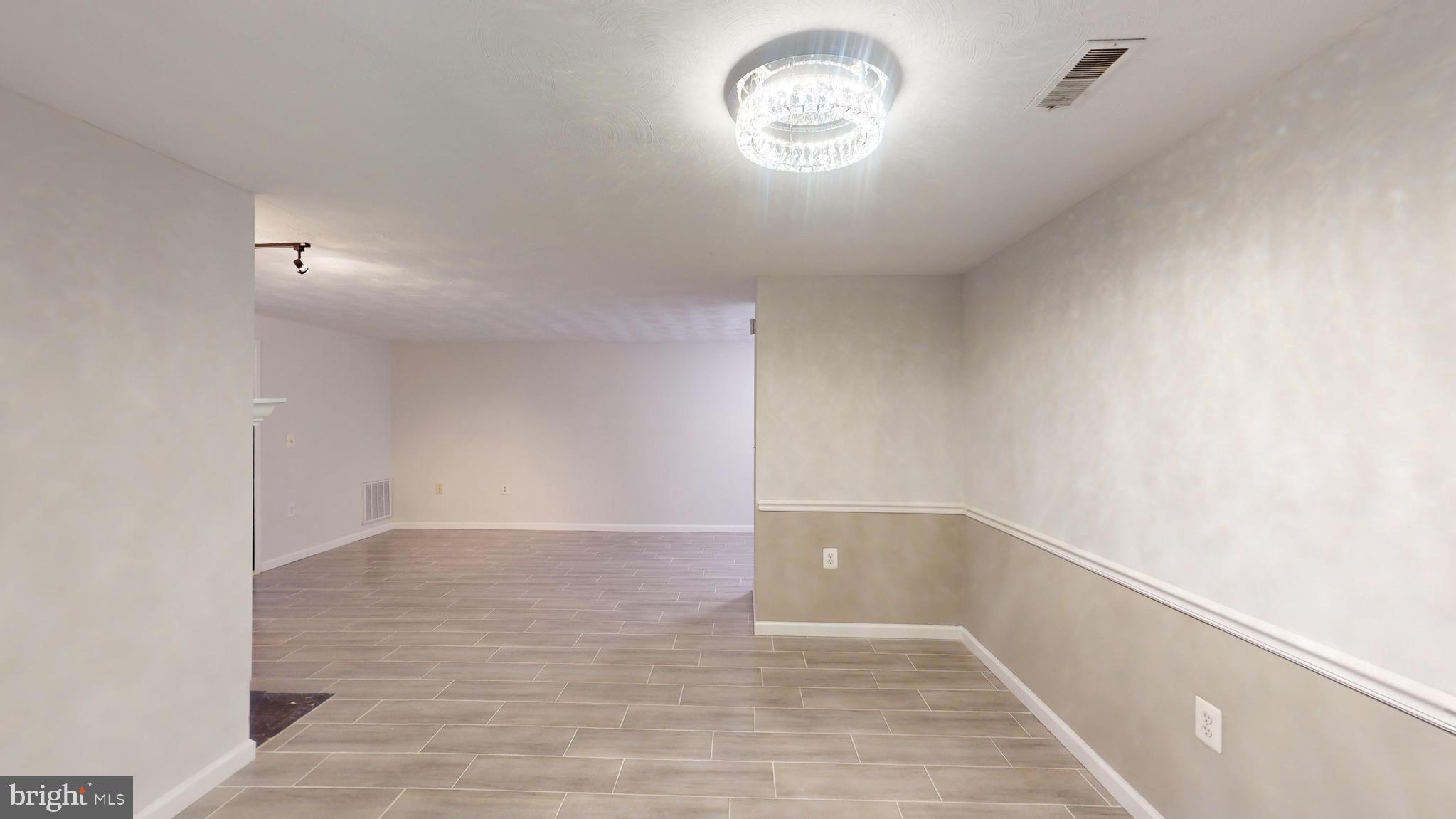 FARMINGDALE - Residential Lease