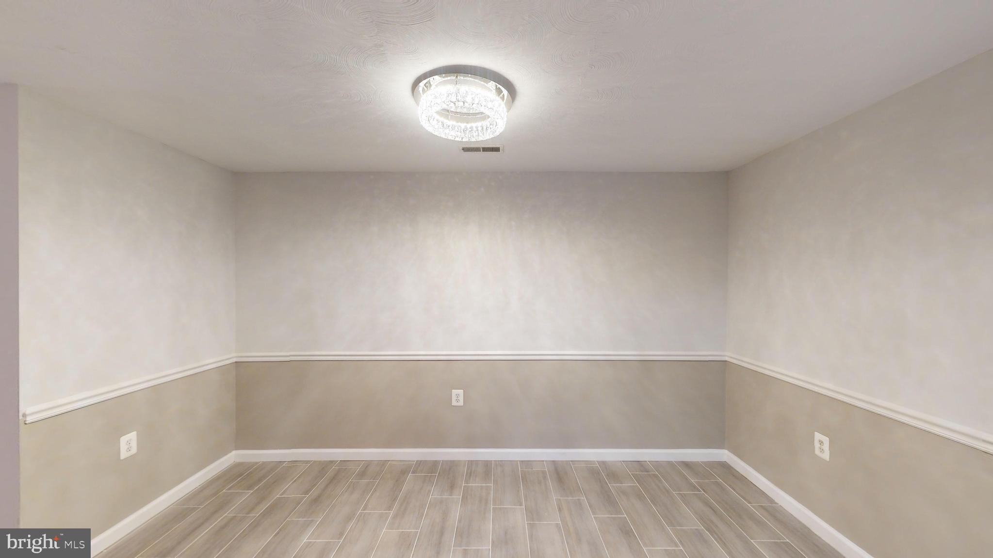 FARMINGDALE - Residential Lease