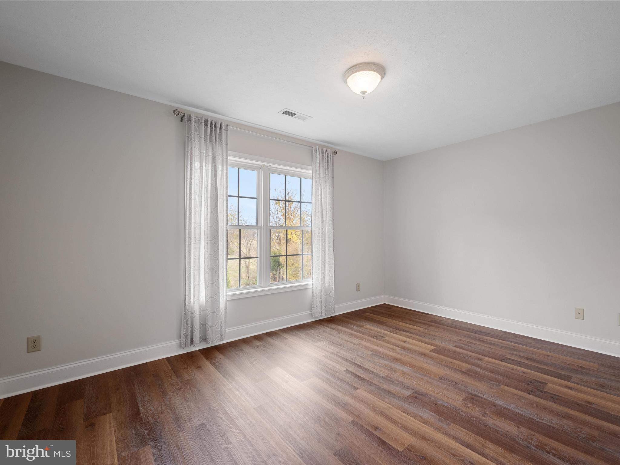 HAMPSHIRE ESTATES - Residential