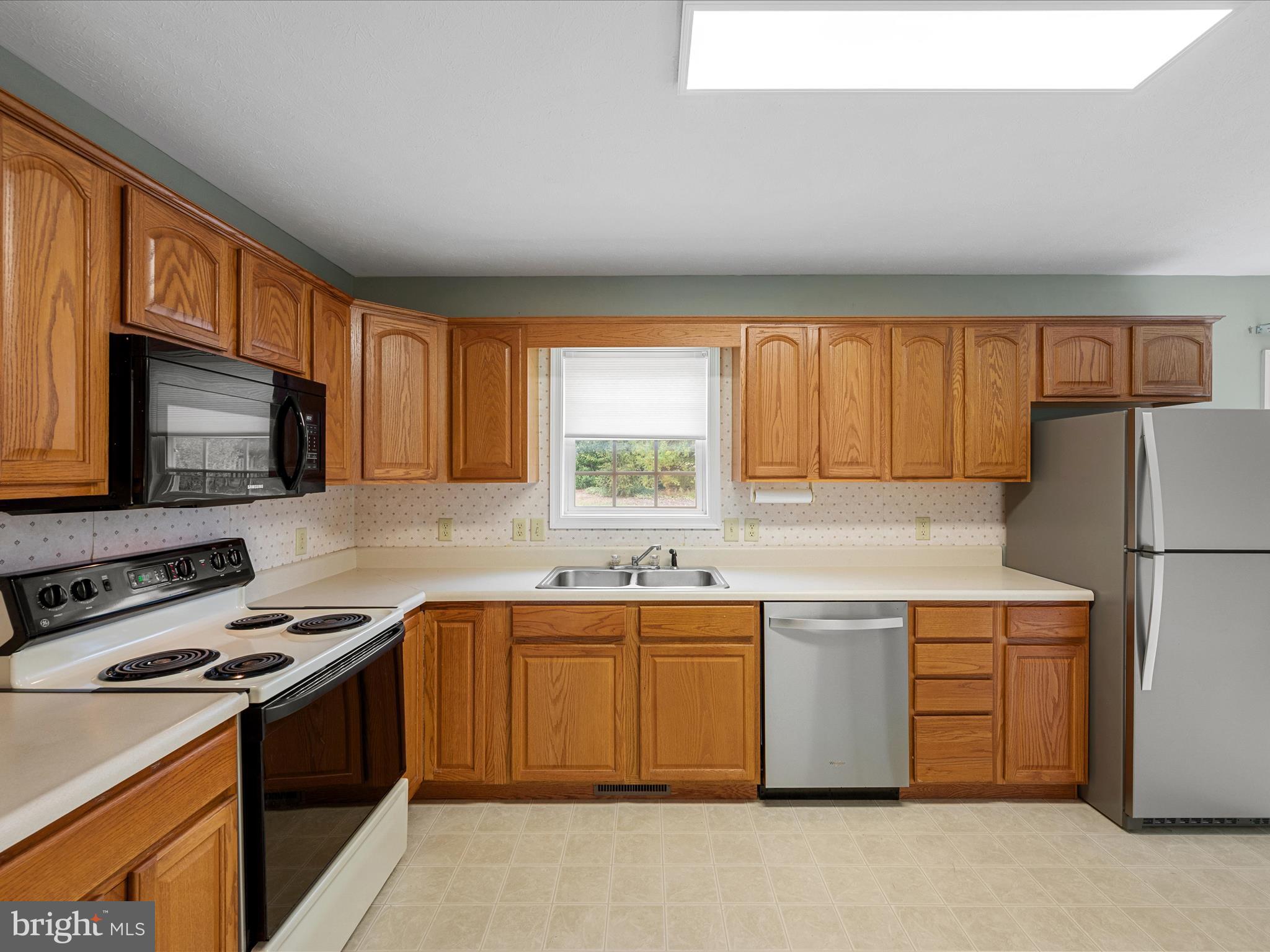 HAMPSHIRE ESTATES - Residential