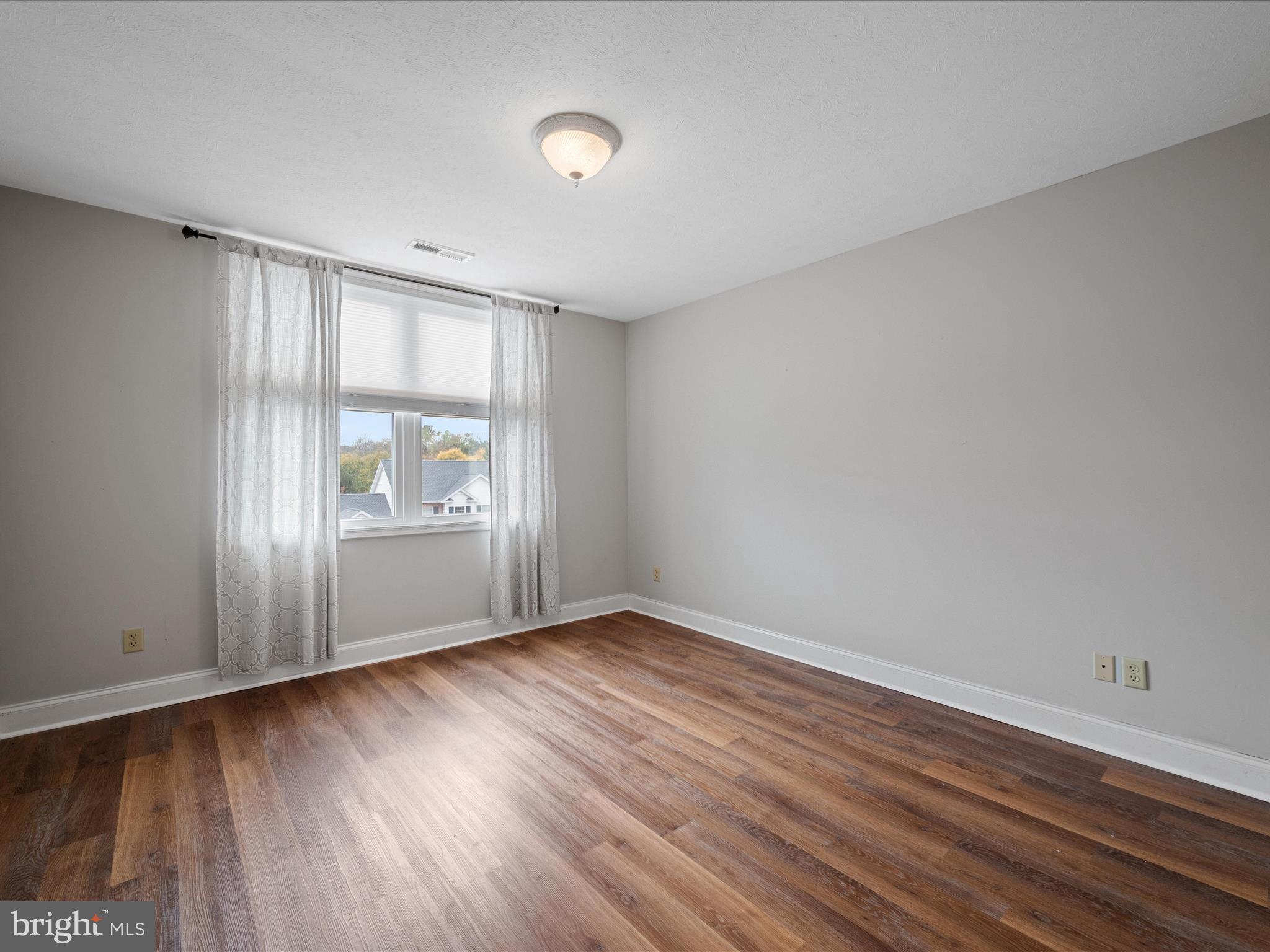 HAMPSHIRE ESTATES - Residential