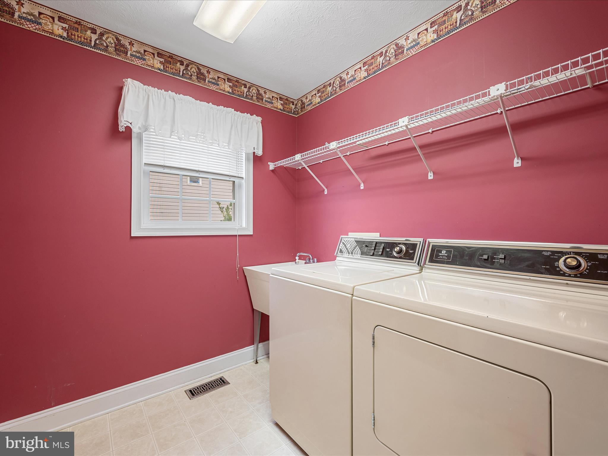 HAMPSHIRE ESTATES - Residential