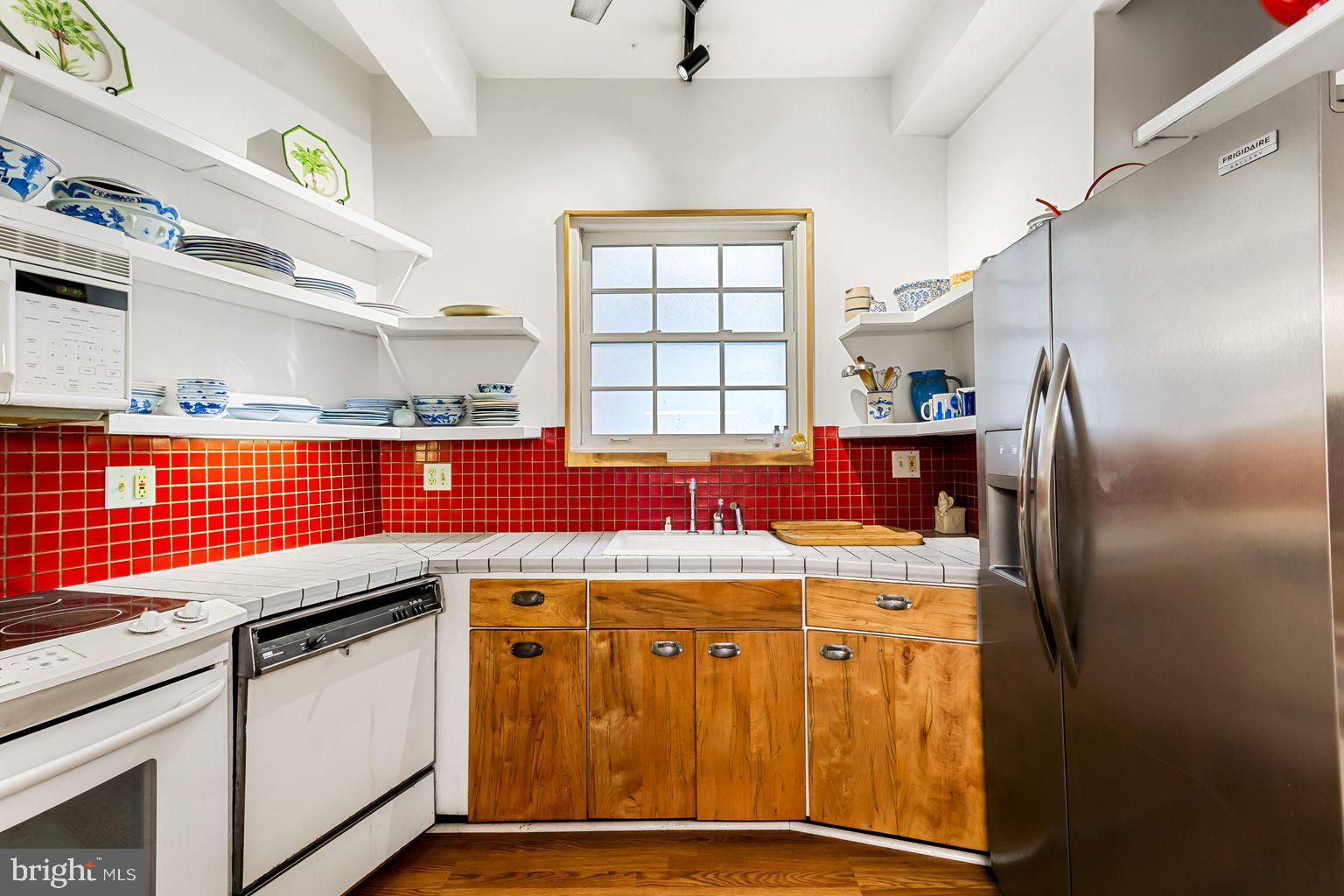 ROLAND PARK - Residential