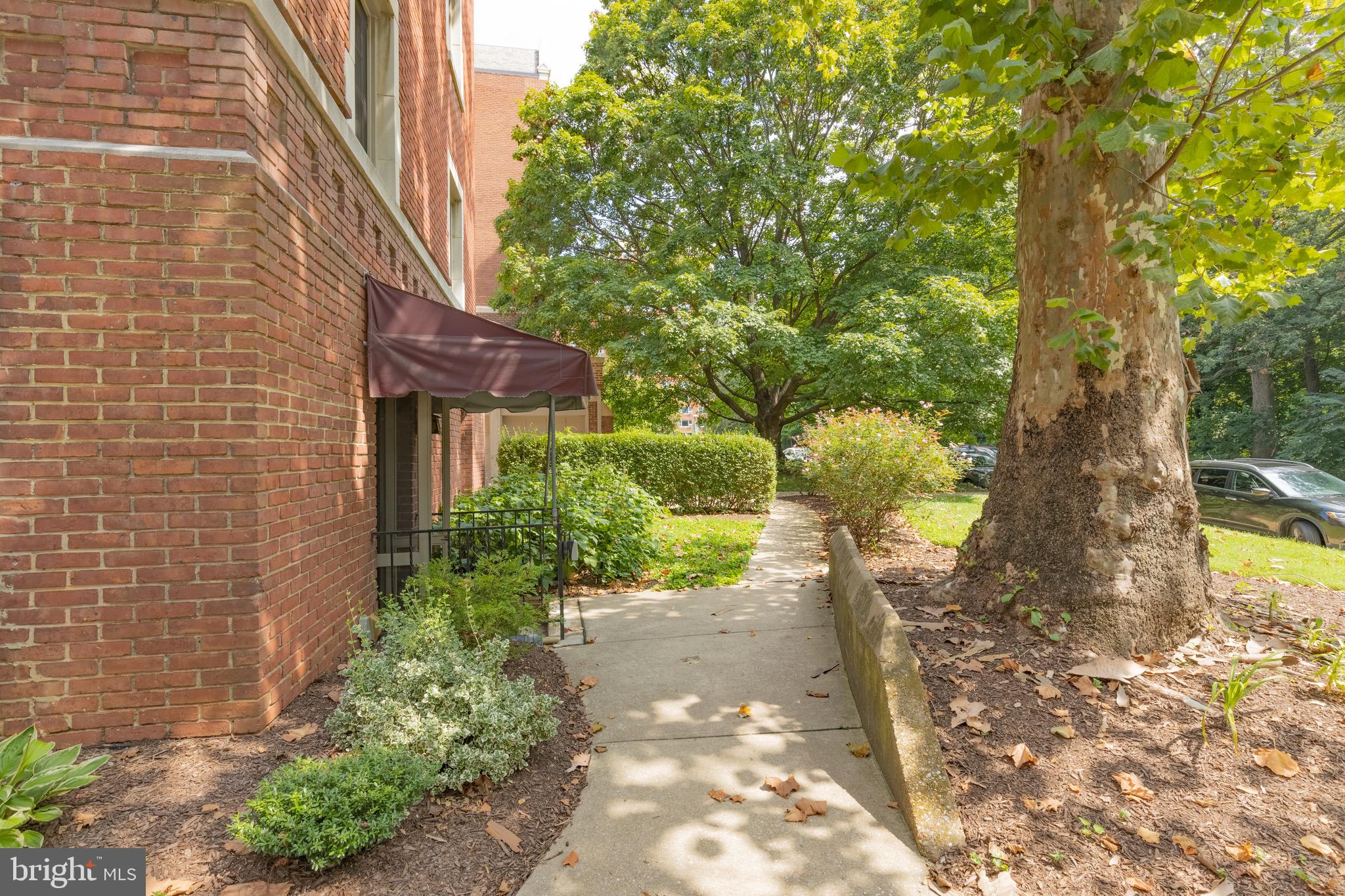 ROLAND PARK - Residential