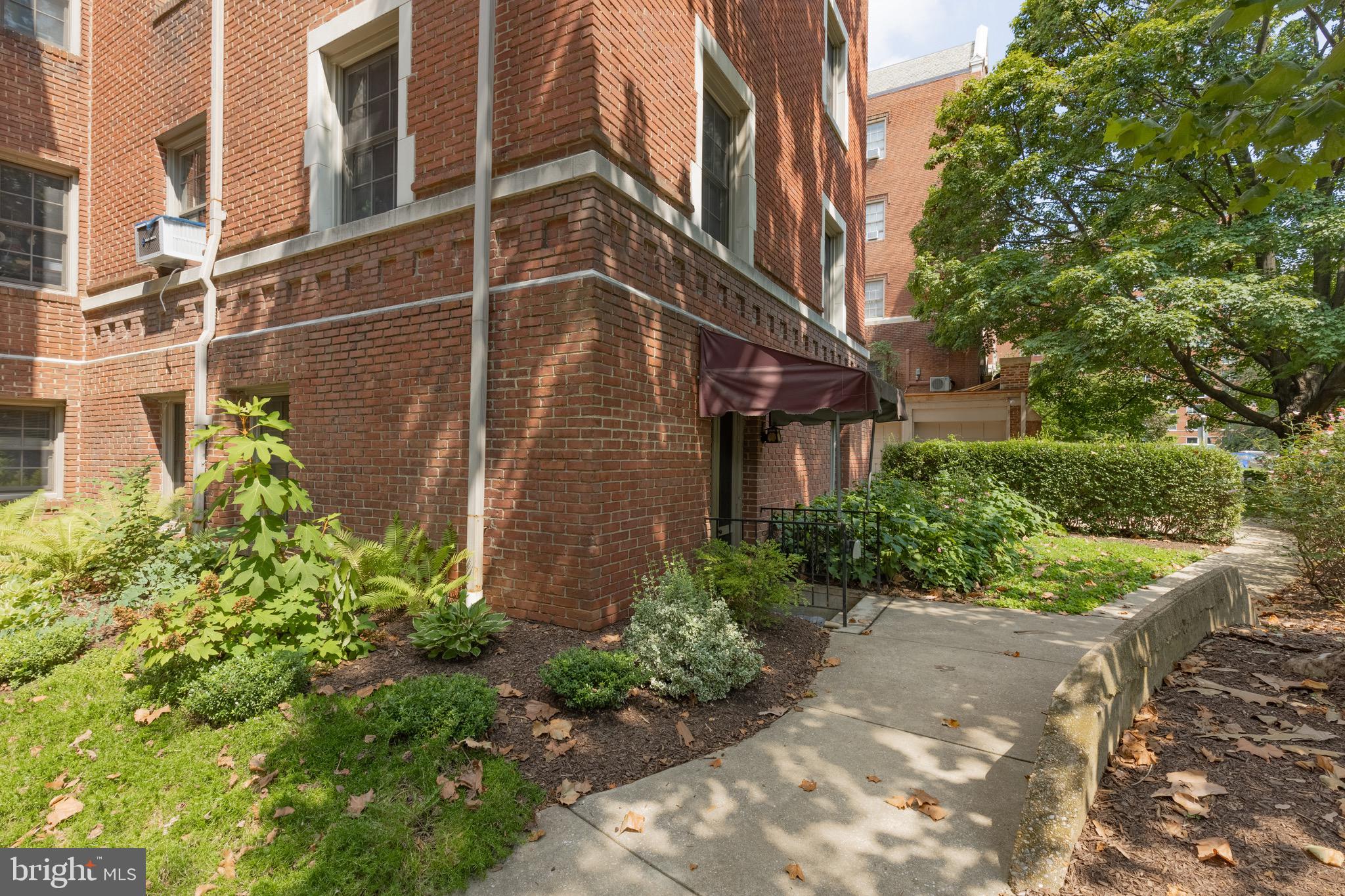 ROLAND PARK - Residential