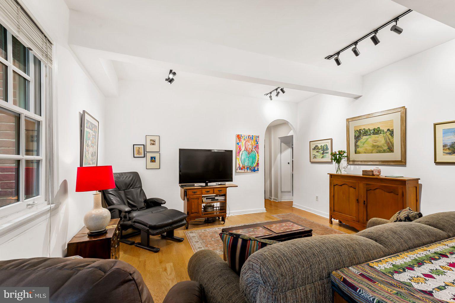 ROLAND PARK - Residential