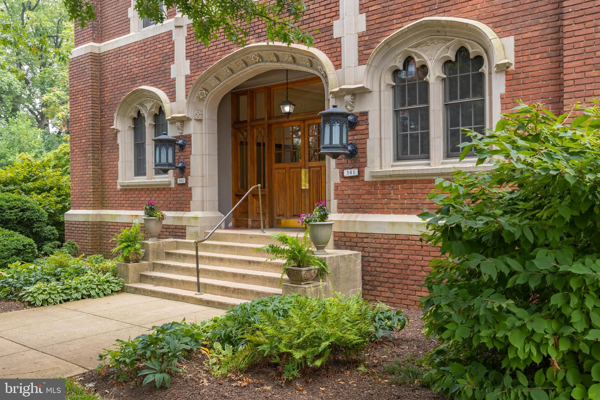 ROLAND PARK - Residential